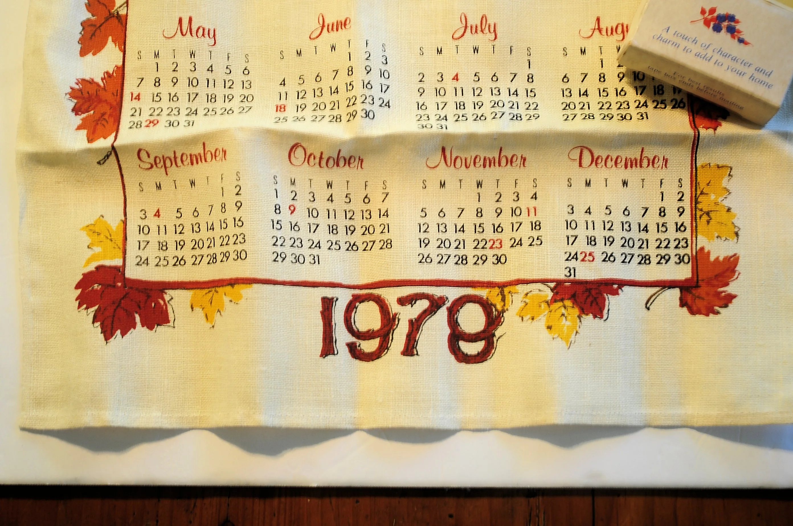 70s Vtg 1978 Nos Autumn Covered Bridge Calendar Towel - Image 3