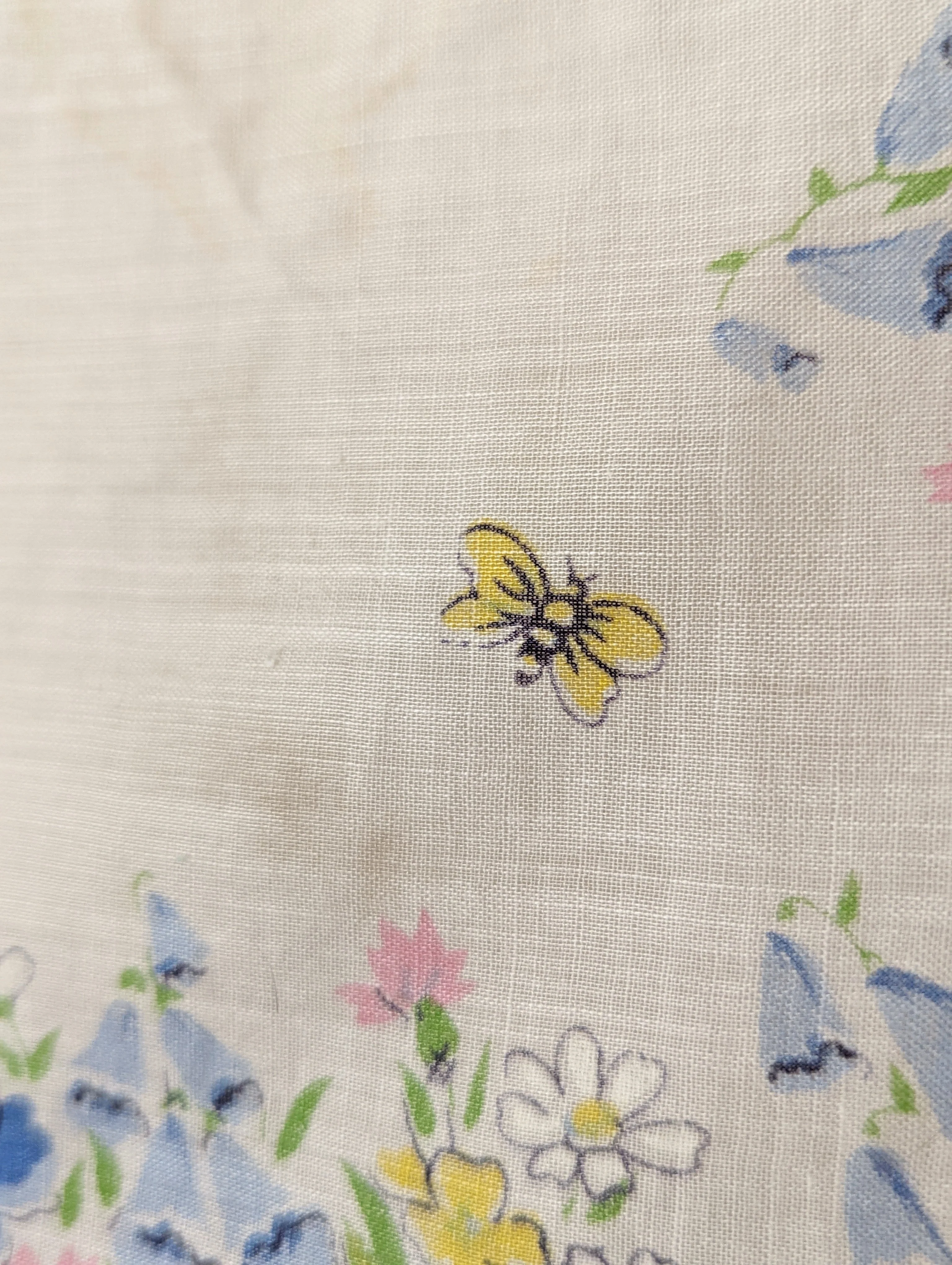 70s "wildflower" Foxglove Daisy, Scarf Handkerchief with Honey Bees and Butterflies Scalloped Edges - Image 5