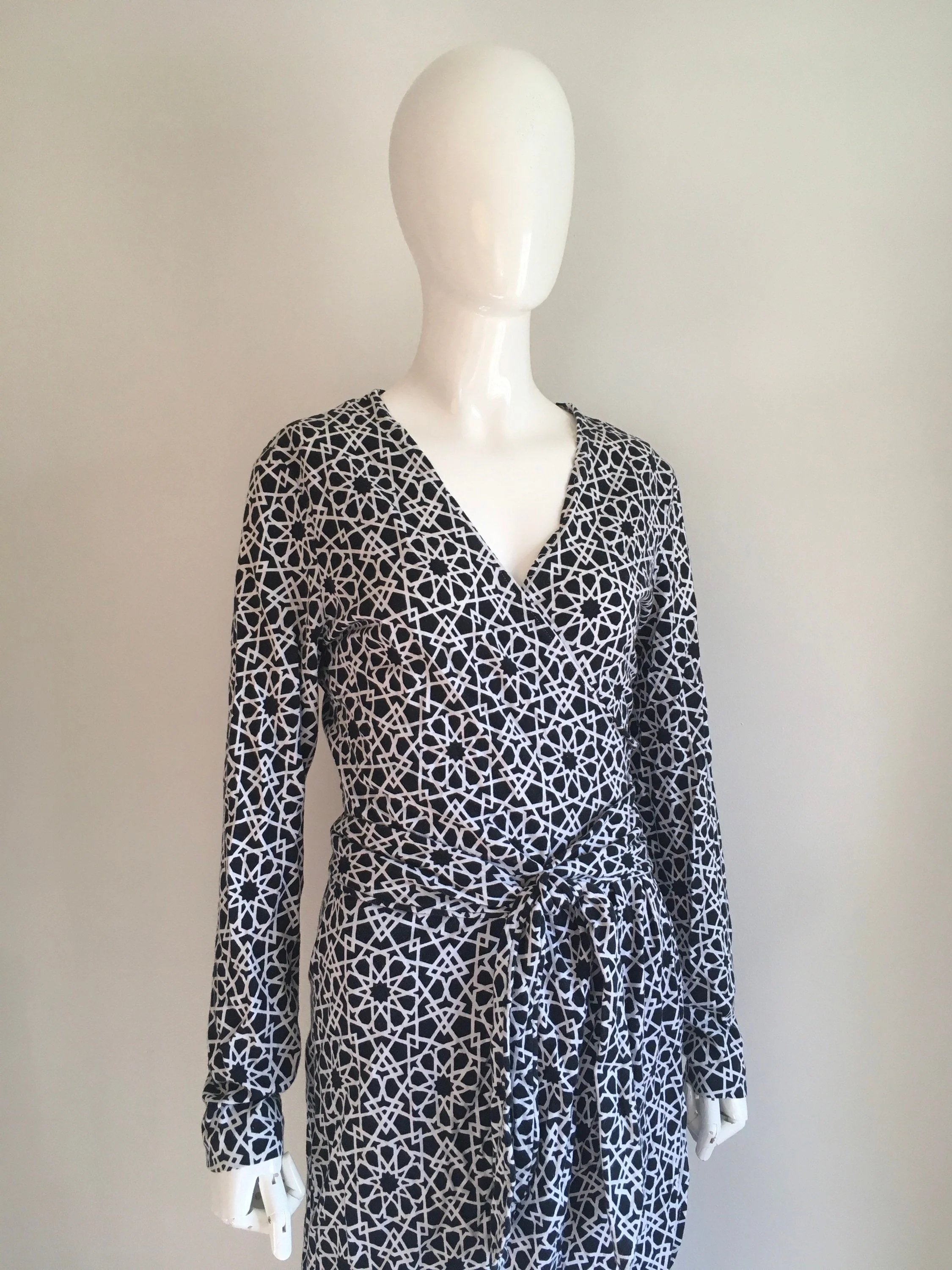80’s Black and White V-Neck Long Sleeves Wrap Dress by Diane Von Furstenberg - Image 4