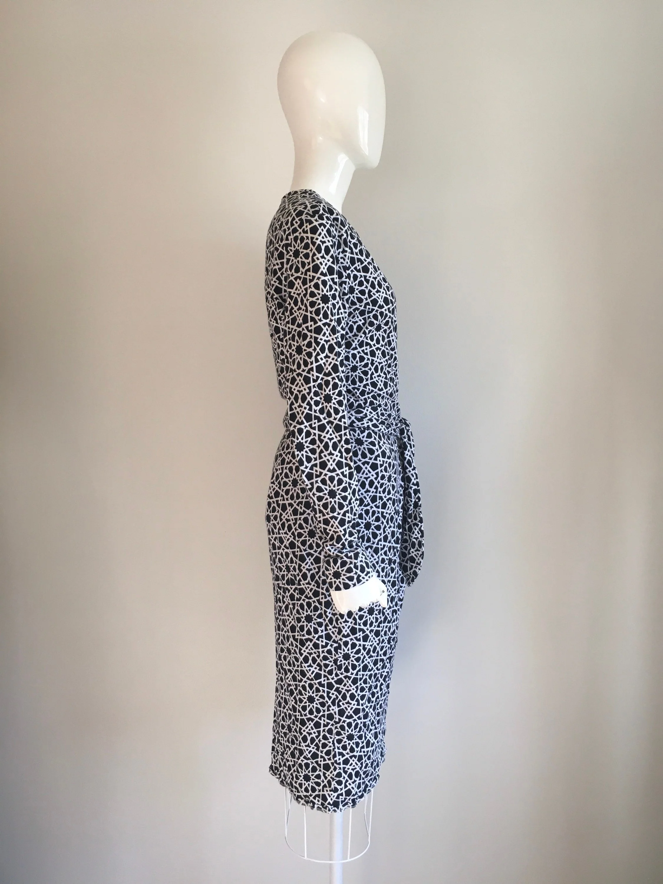 80’s Black and White V-Neck Long Sleeves Wrap Dress by Diane Von Furstenberg - Image 5