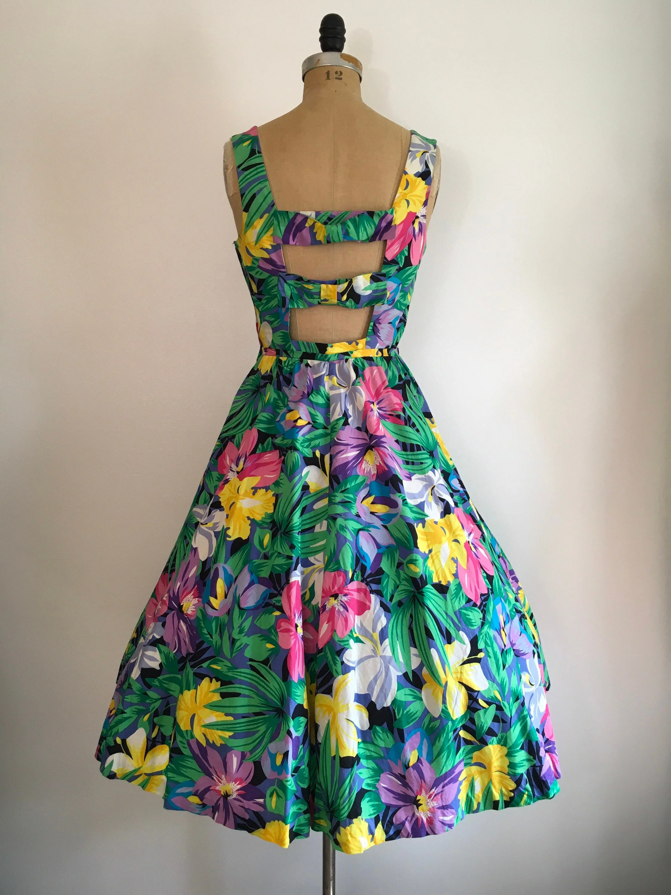 80’s Floral Garden Tropical Print Summer Dress by Anna Laura - Image 2