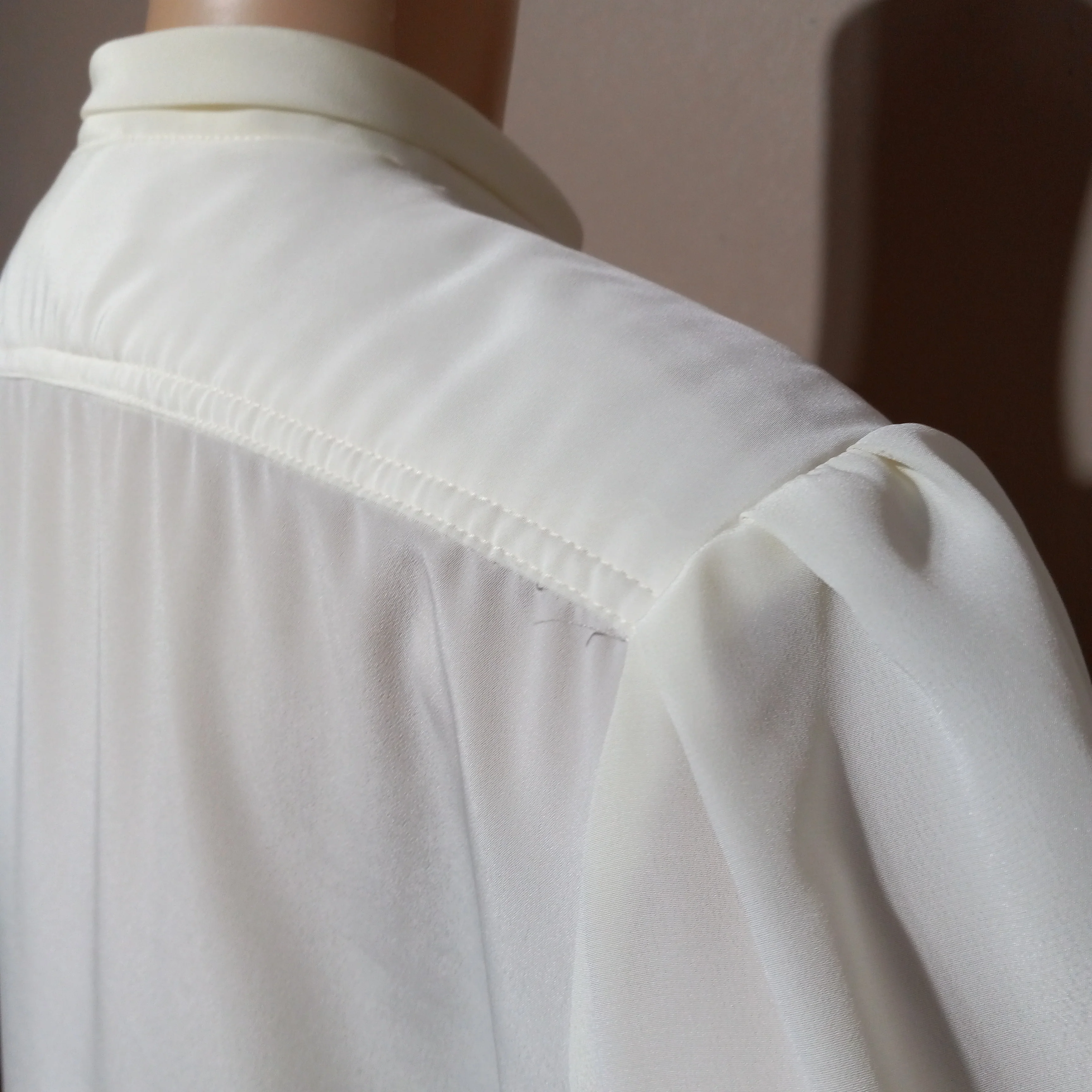 '80’s Polyester Off White Puff Sleeve Blouse by Pierre Lamonte Of Ca - Image 4