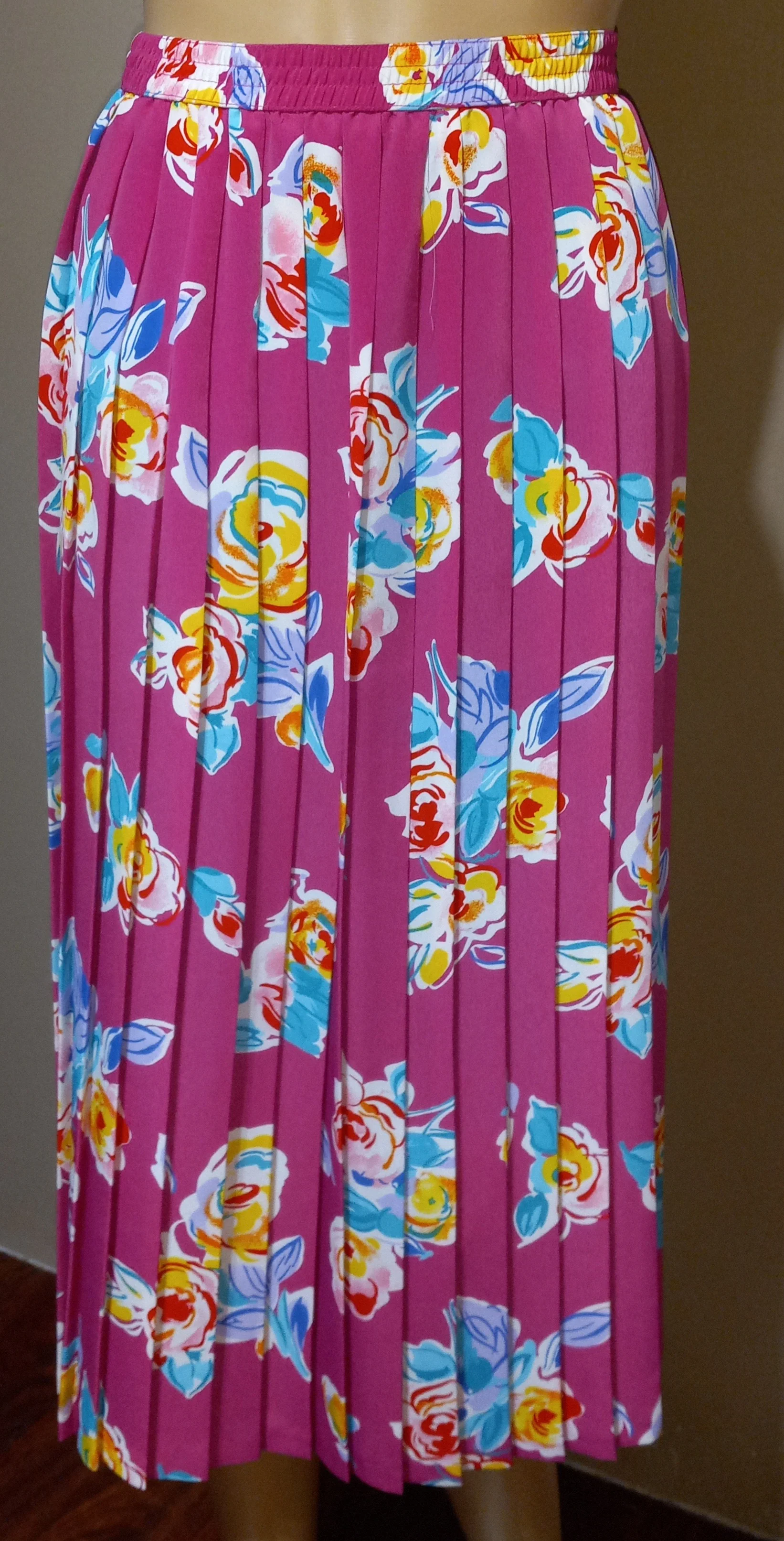 '80’s Polyester Pink Floral Pleated Skirt Set by Alfred Dunner - Image 4
