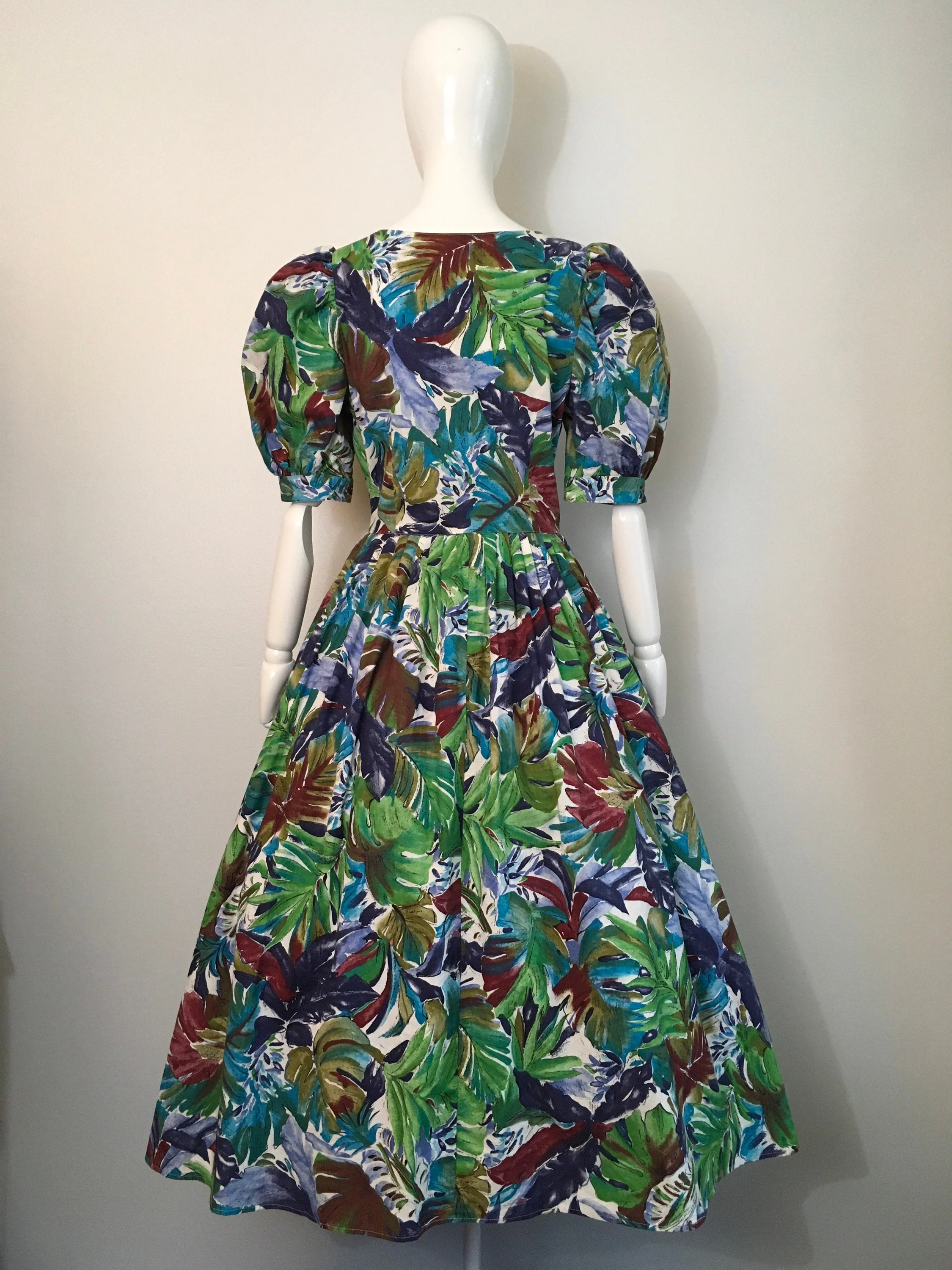 80’s Puffy Sleeves Hawaiian Dress by Carol Anderson - Image 2