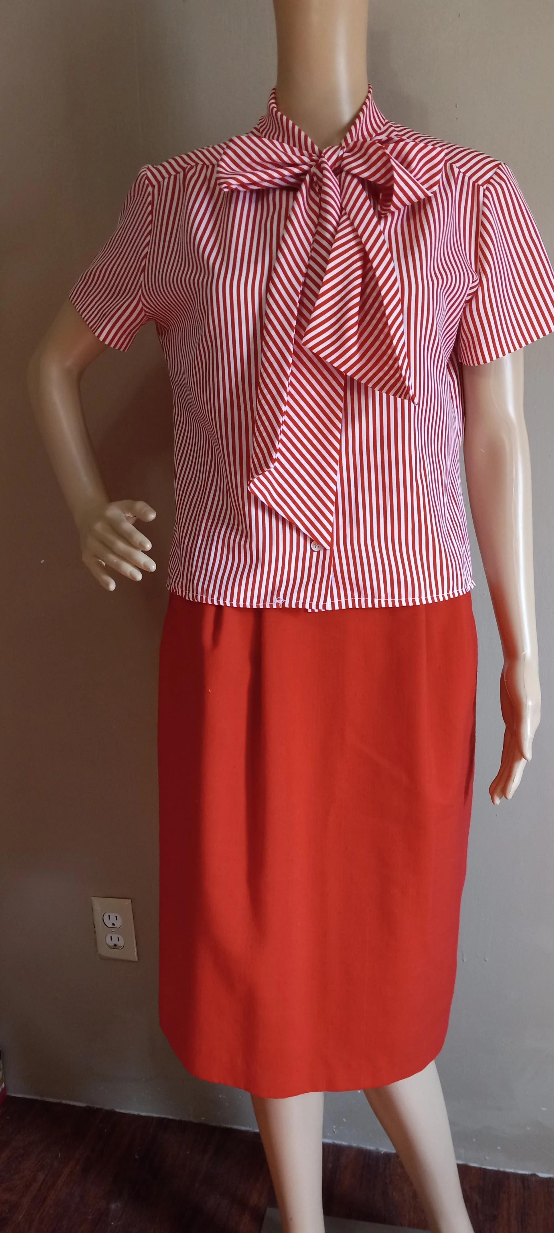 80’s Rayon Polyester & Acetate Lining Red Skirt by Diane Richard - Image 5