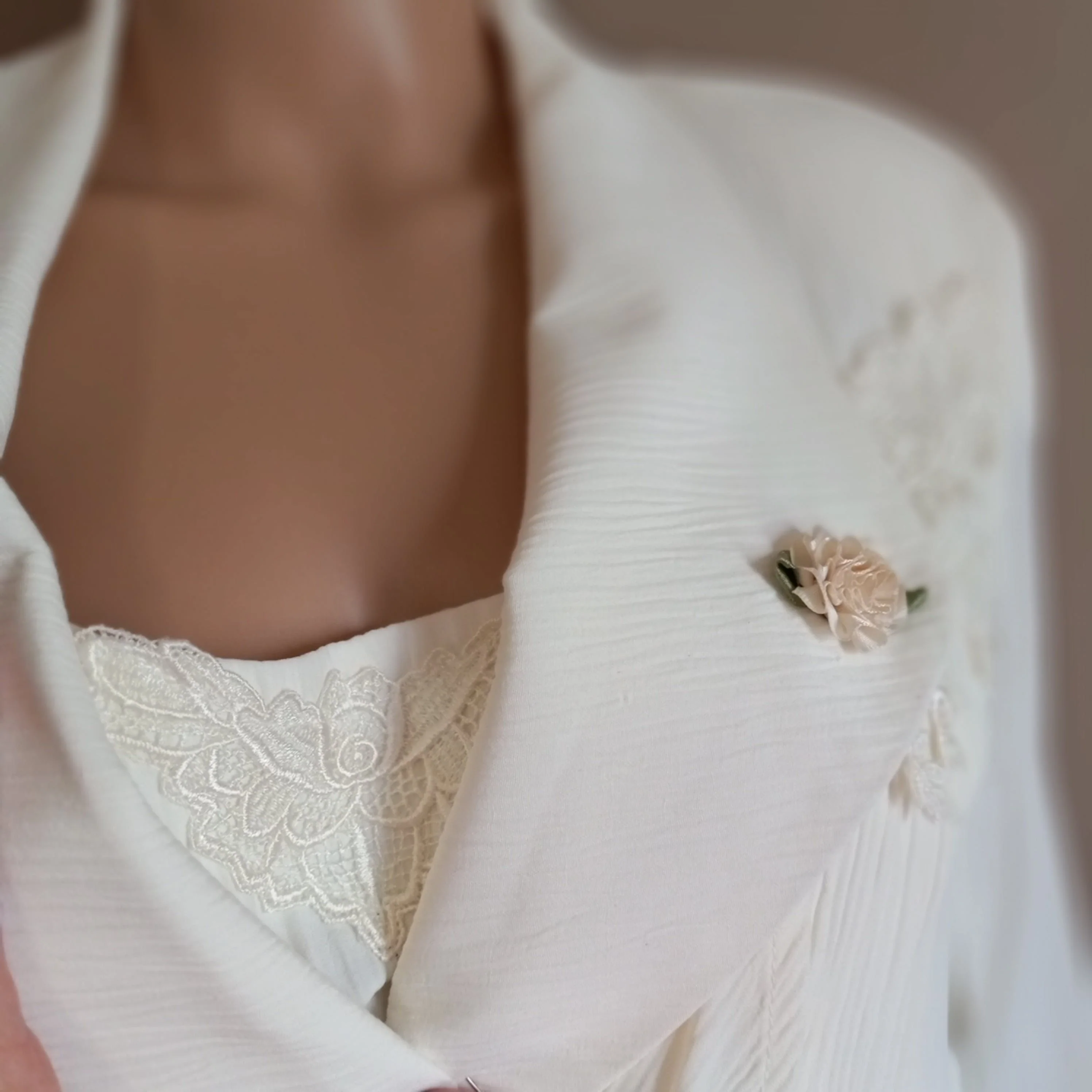 80’s White Acetate Rayon Dress Jacket by Lavende - Image 3
