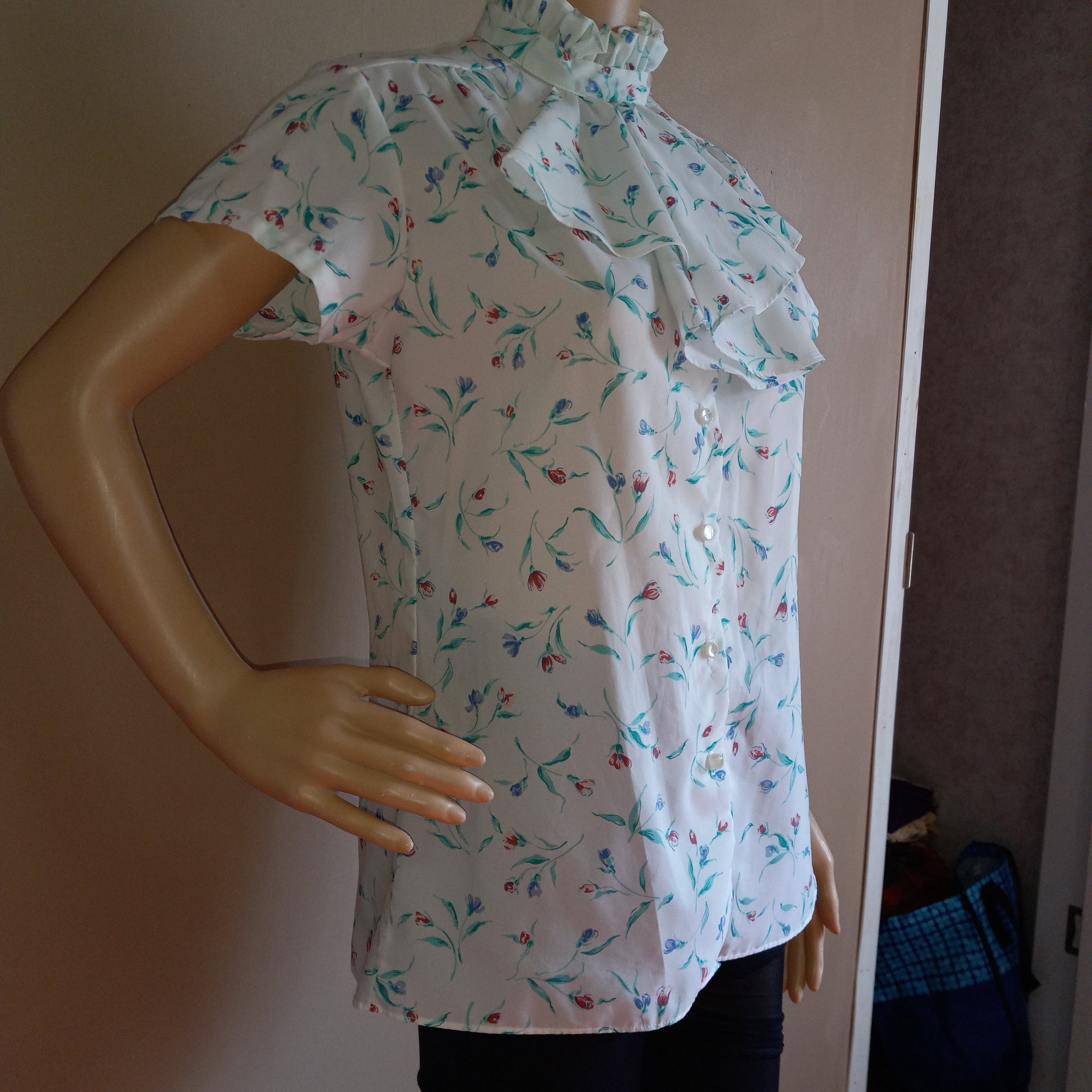 80’s White Floral Blouse with Unique Tie Bow by Laura Mae - Image 3