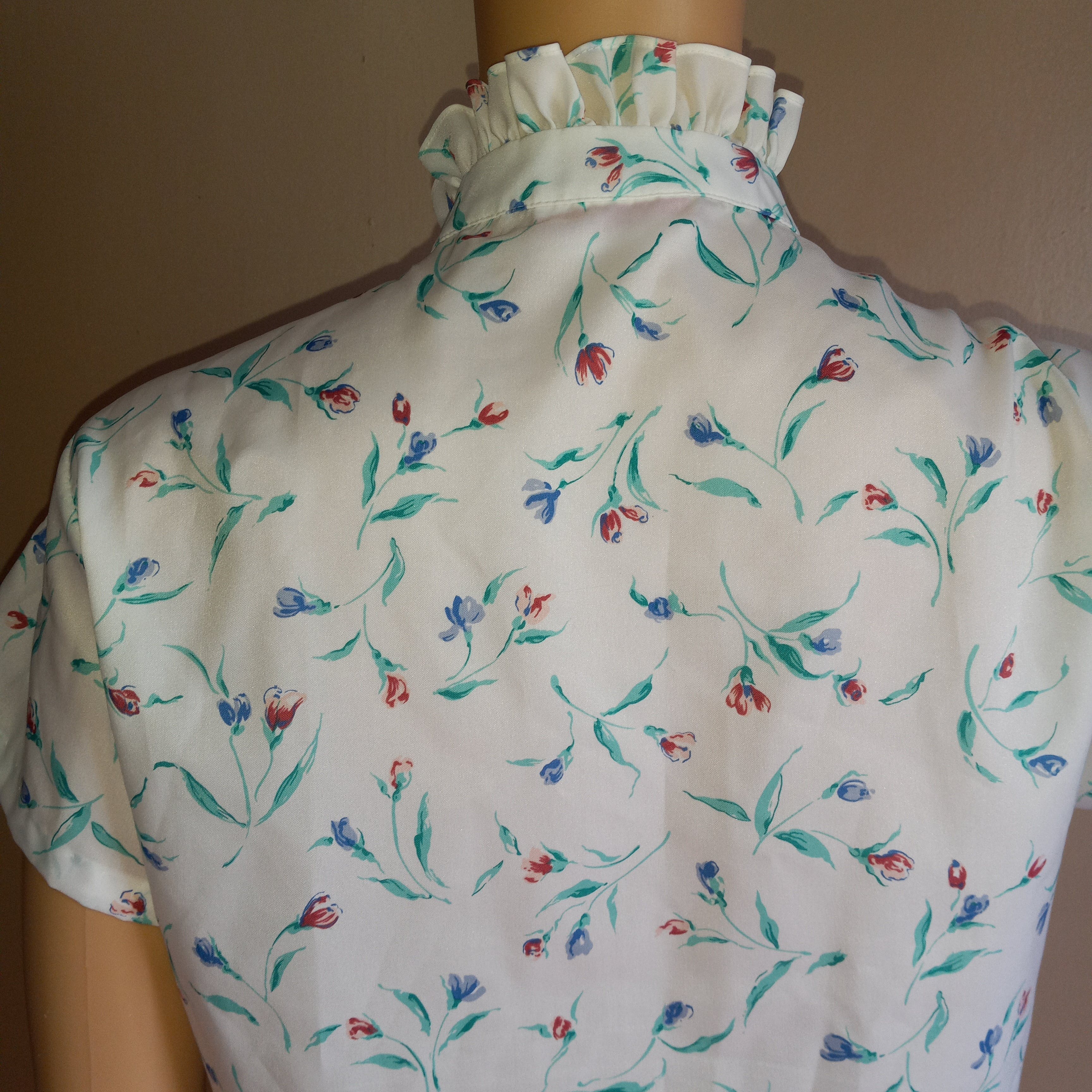 80’s White Floral Blouse with Unique Tie Bow by Laura Mae - Image 5