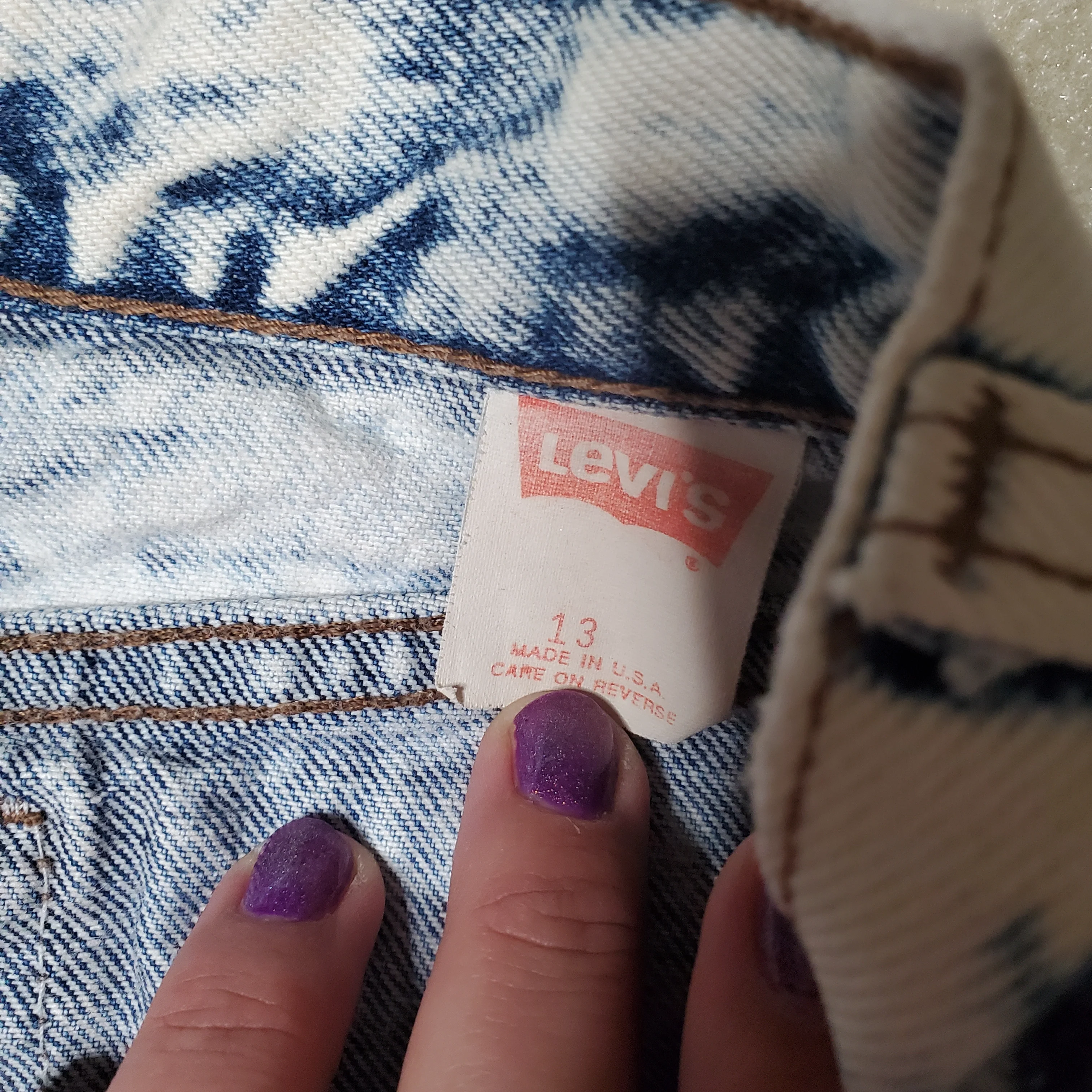 80s 900 Series Light Acid Washed Tapered Leg Mom Jeans By Levi's - Image 4