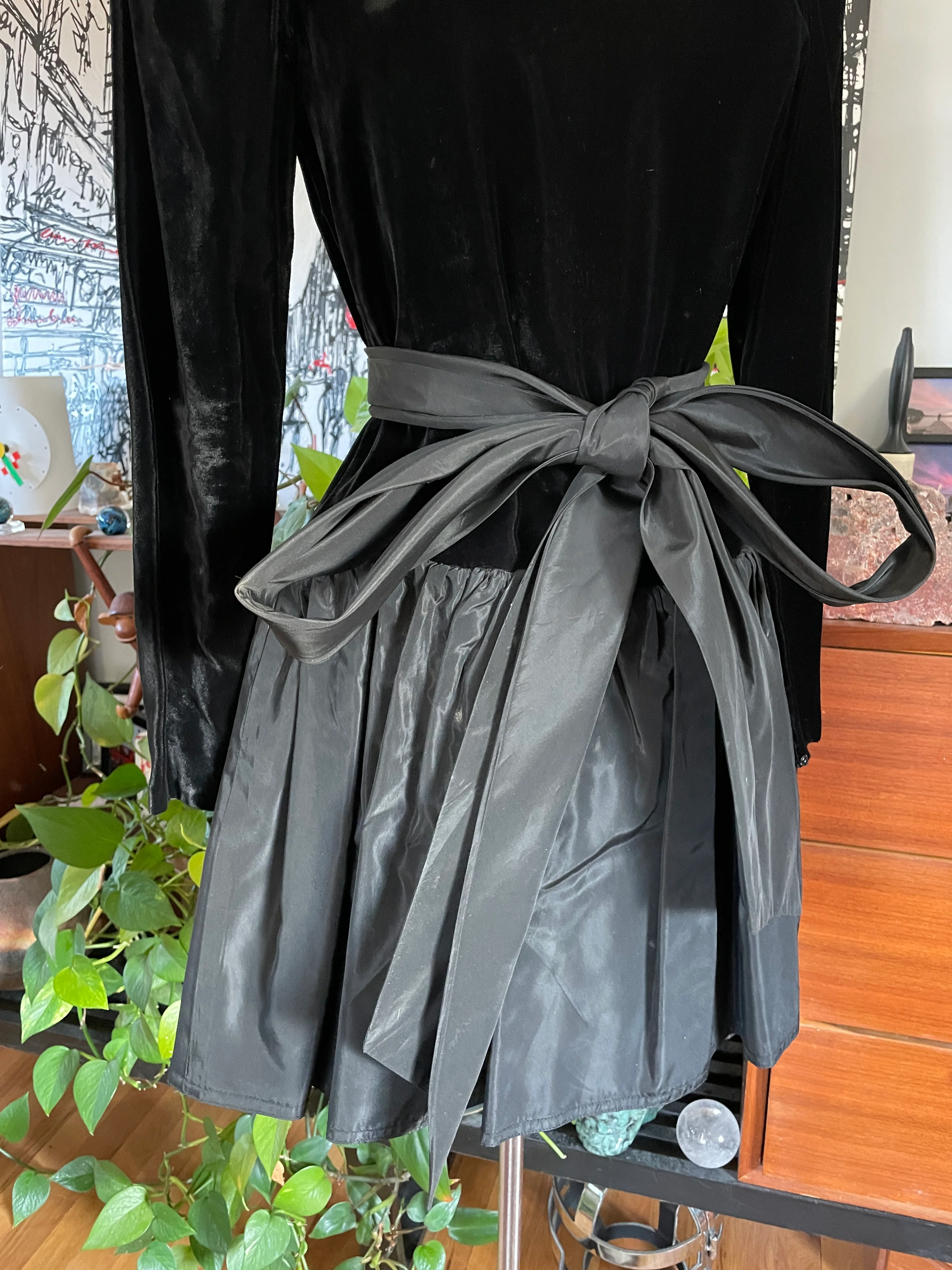 80s/90s 80s Black Taffeta / Velvet Dress Lbd By Bill Blass - Image 3