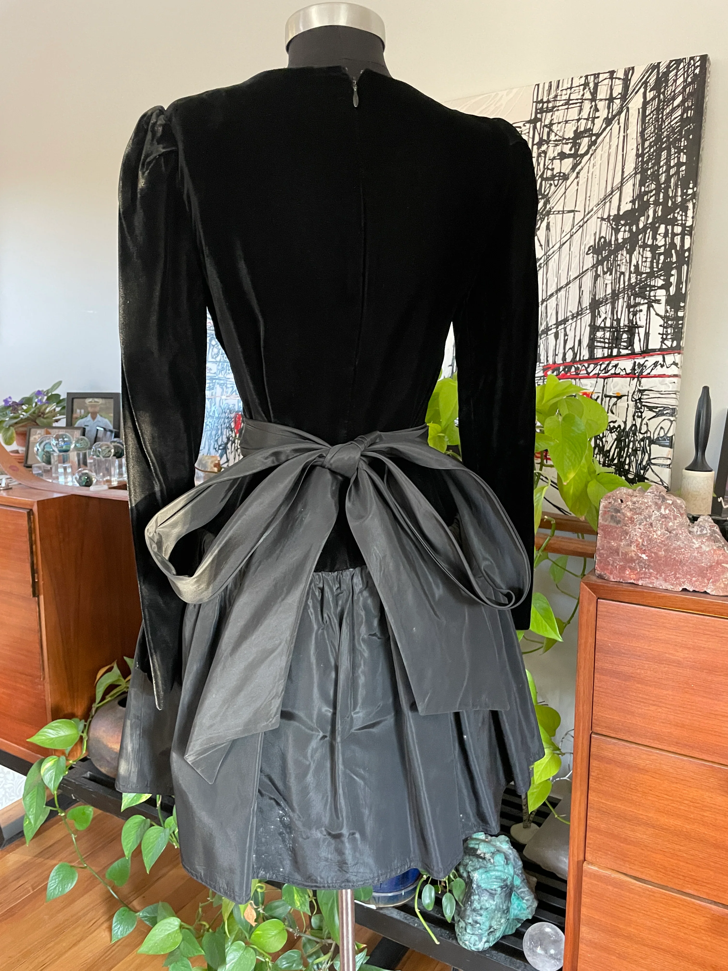 80s/90s 80s Black Taffeta / Velvet Dress Lbd By Bill Blass - Image 9