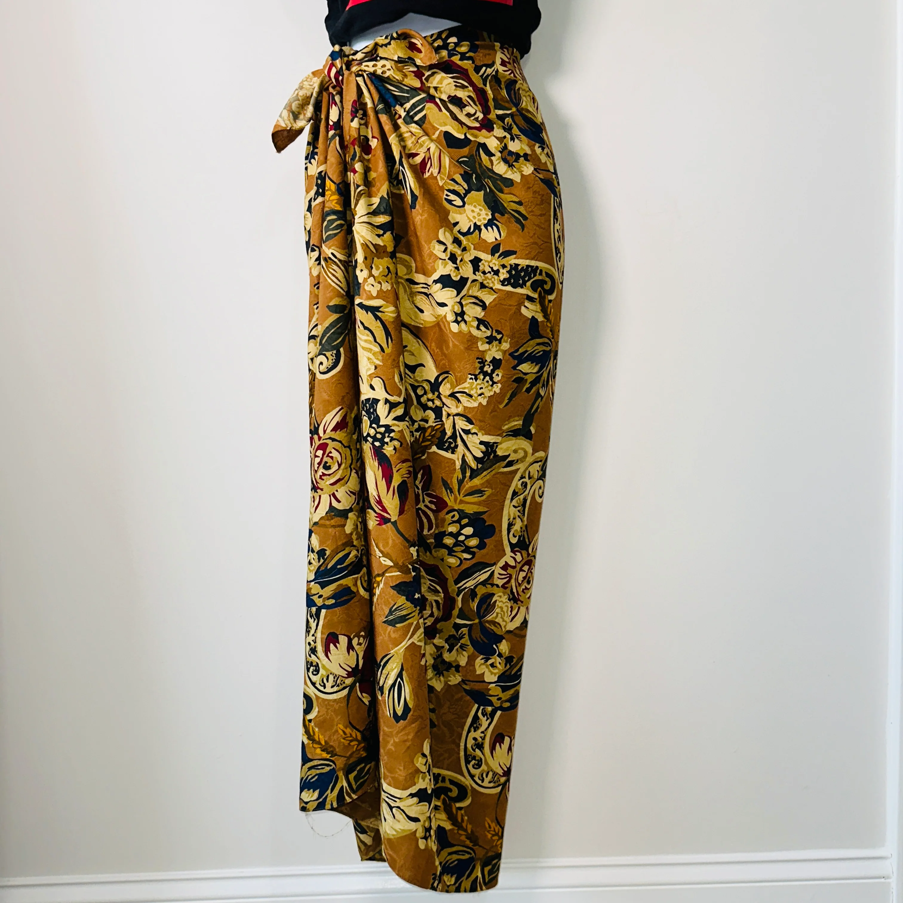 80s/90s Beautiful Large Versatile Wear Floral Scarf - Image 4