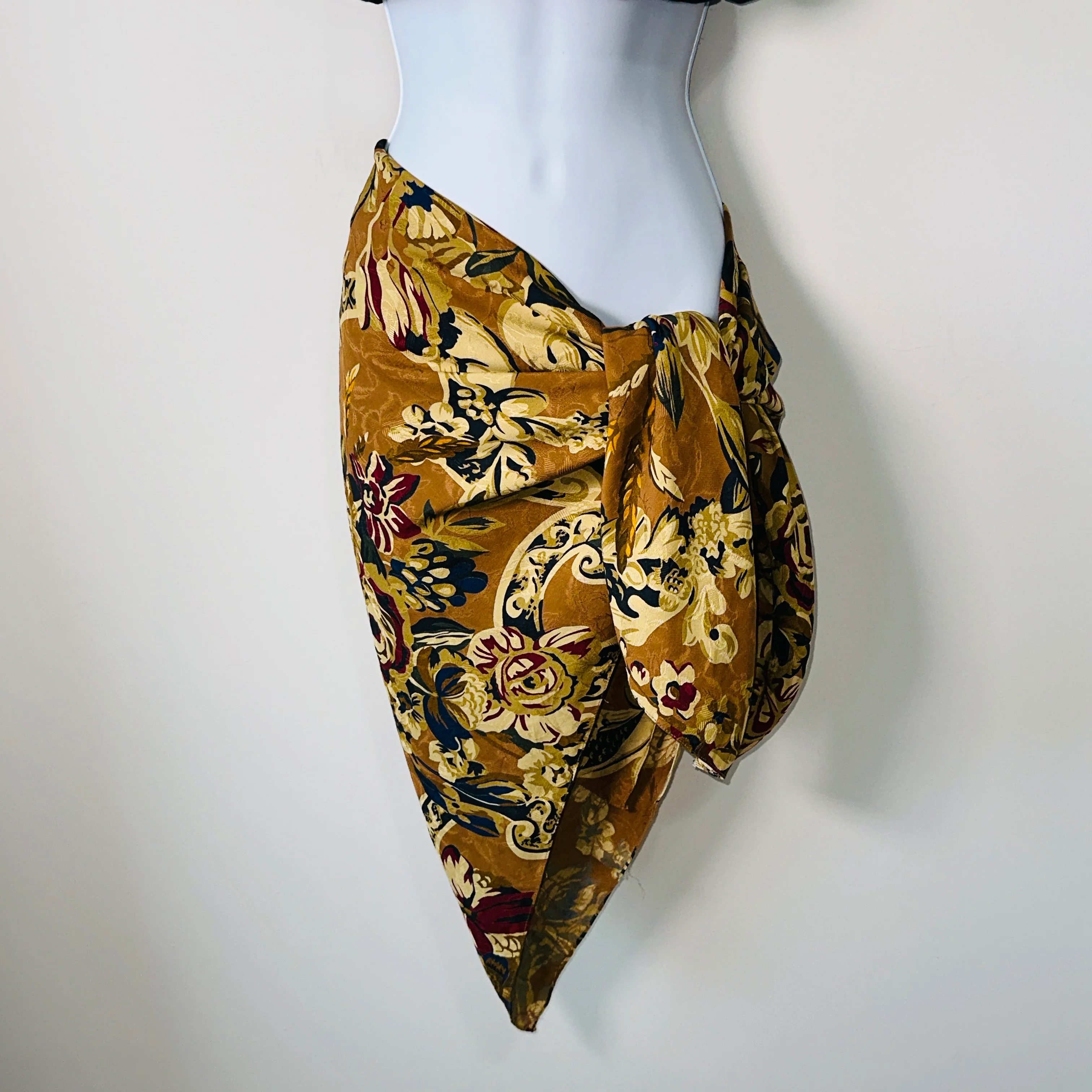 80s/90s Beautiful Large Versatile Wear Floral Scarf - Image 6