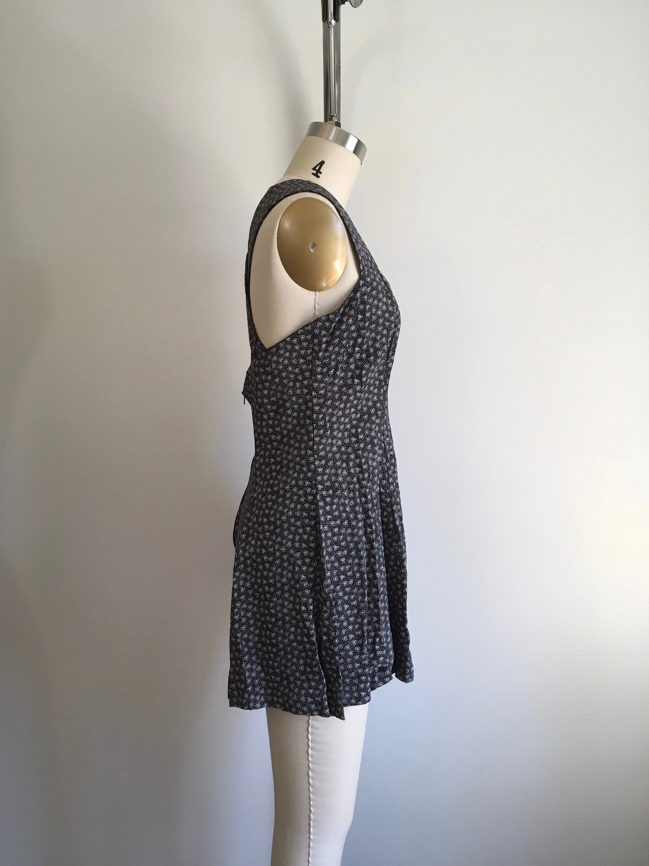 80's/90's Black and Beige Printed Romper by Alyn Paige - Image 3