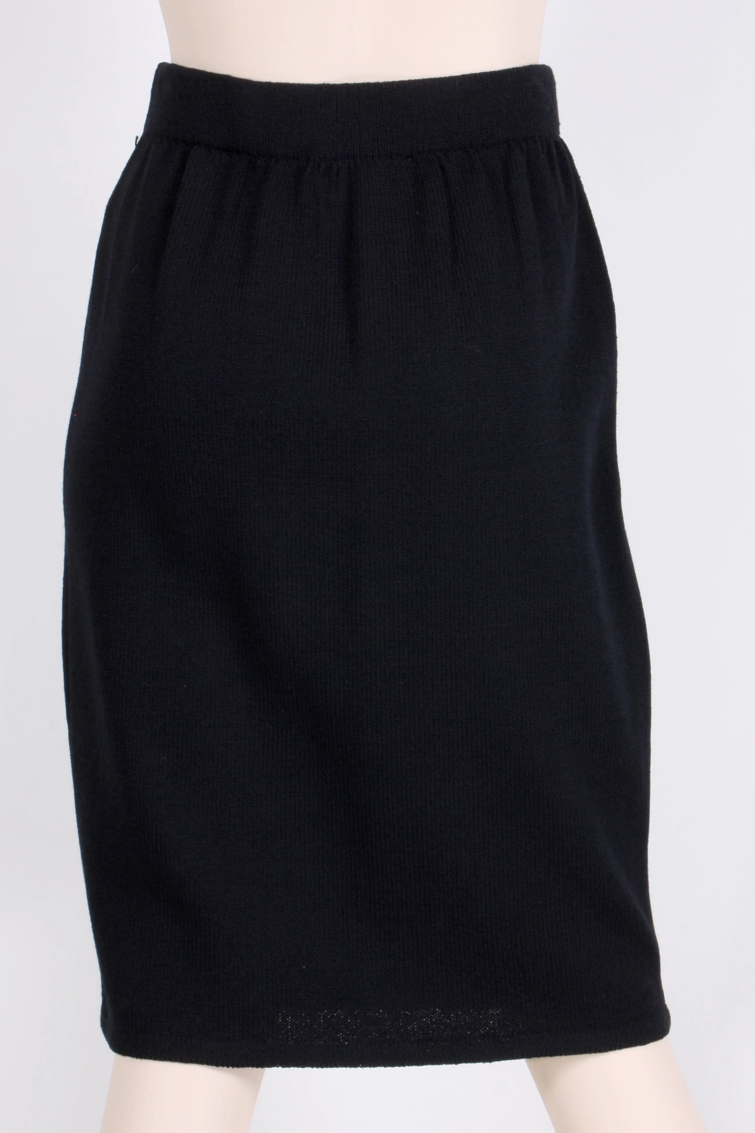 80s/90s Black Santana Wool Knit Knee Skirt By St. John Evening - Image 7