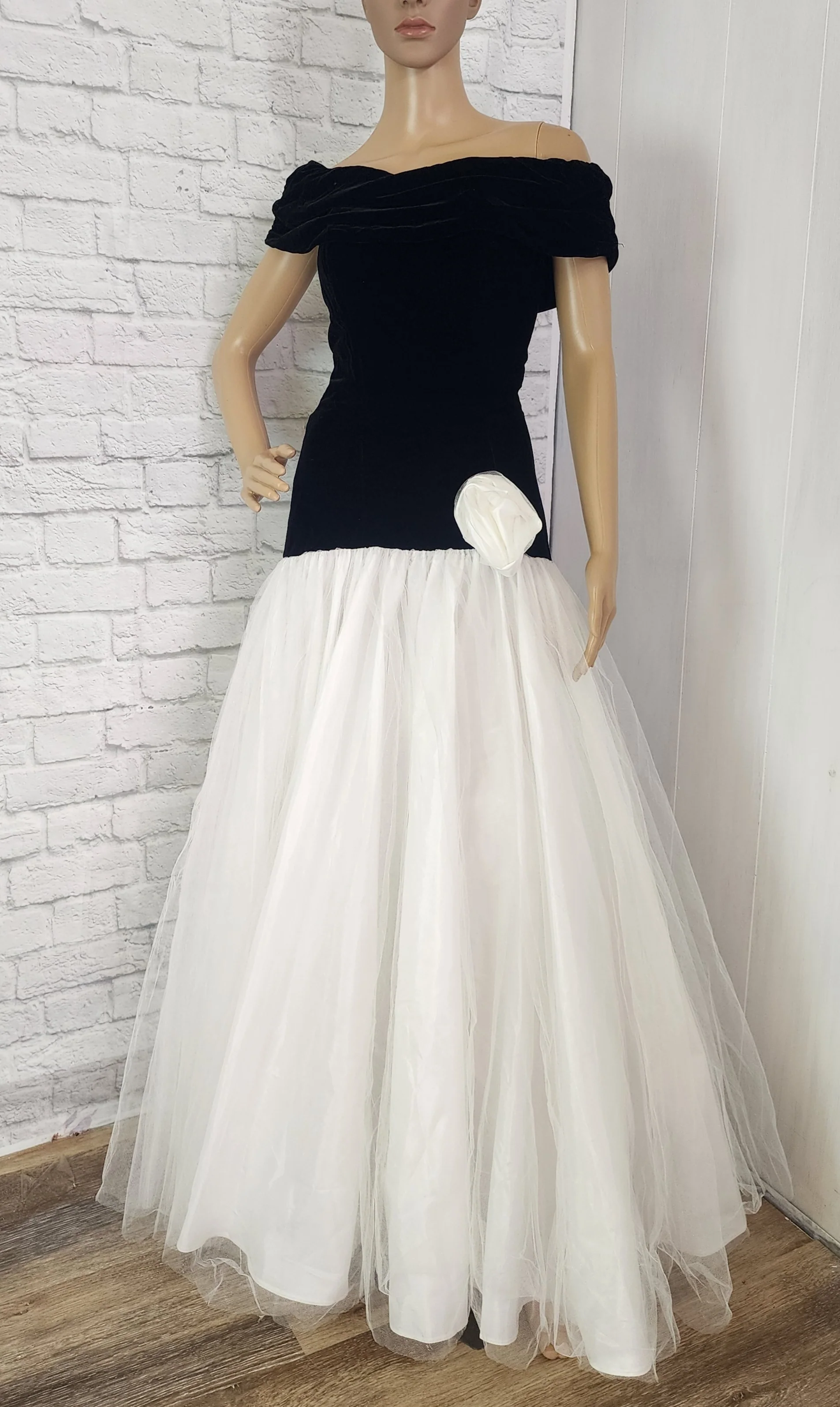 80s/90s Black Velevt White Tulle Mermaid Gown Dress By Whats Up Carol - Image 5