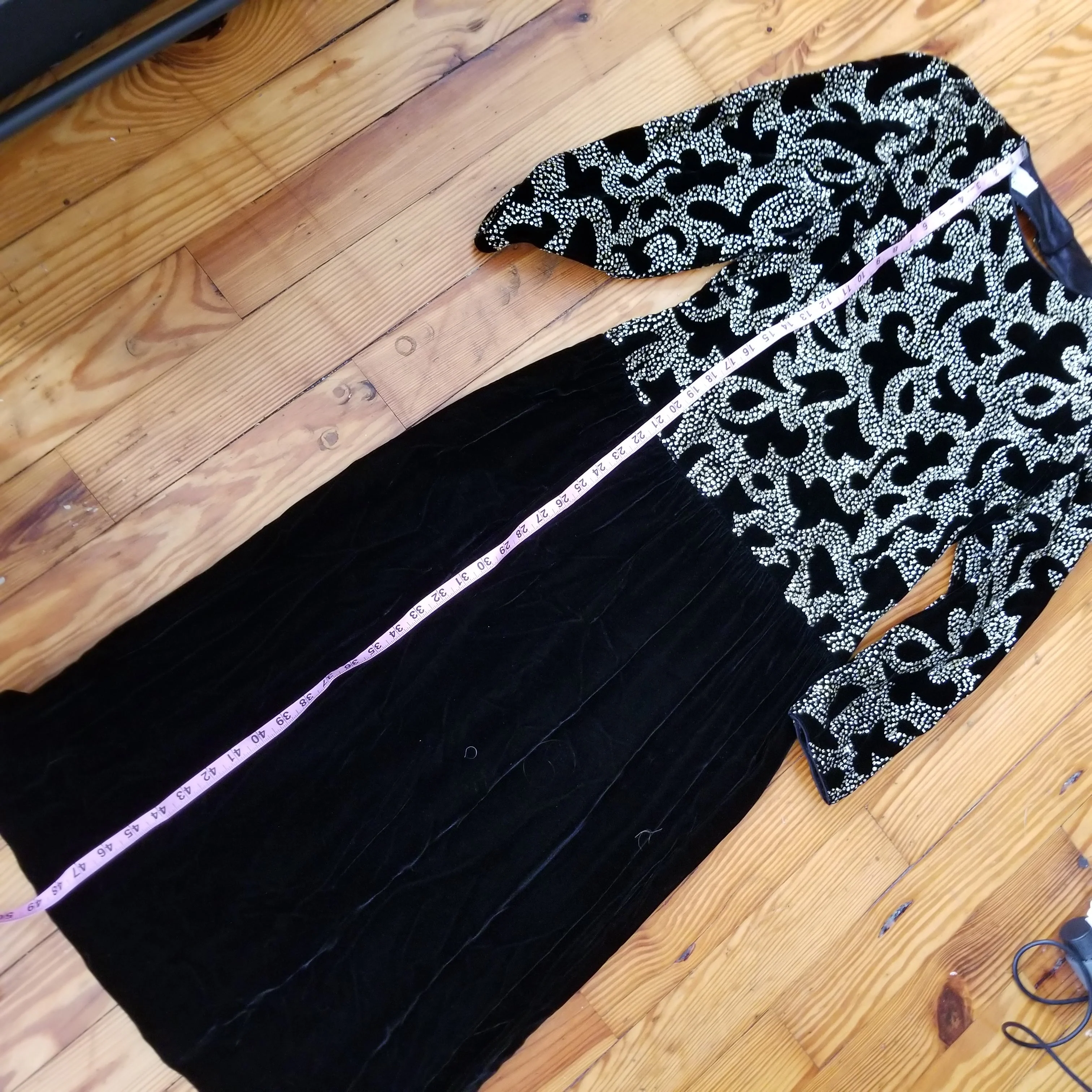80s/90s Black Velvet Open Back L/s Midi Gown Dress By Ricki Lang for Nuit - Image 10