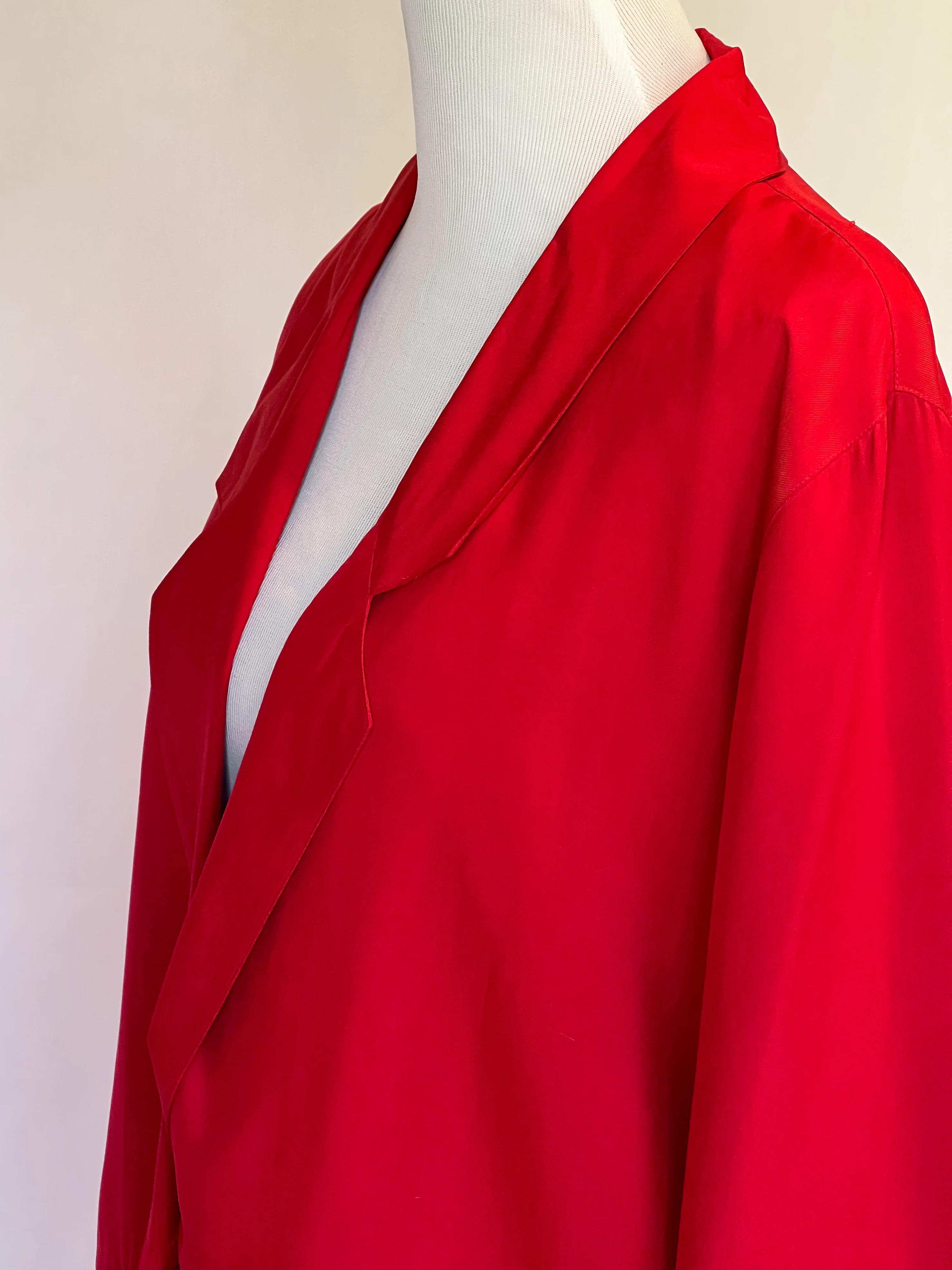 80s/90s Cherry Red Lightweight Silk Blazer By Saks Fifth Avenue - Image 3