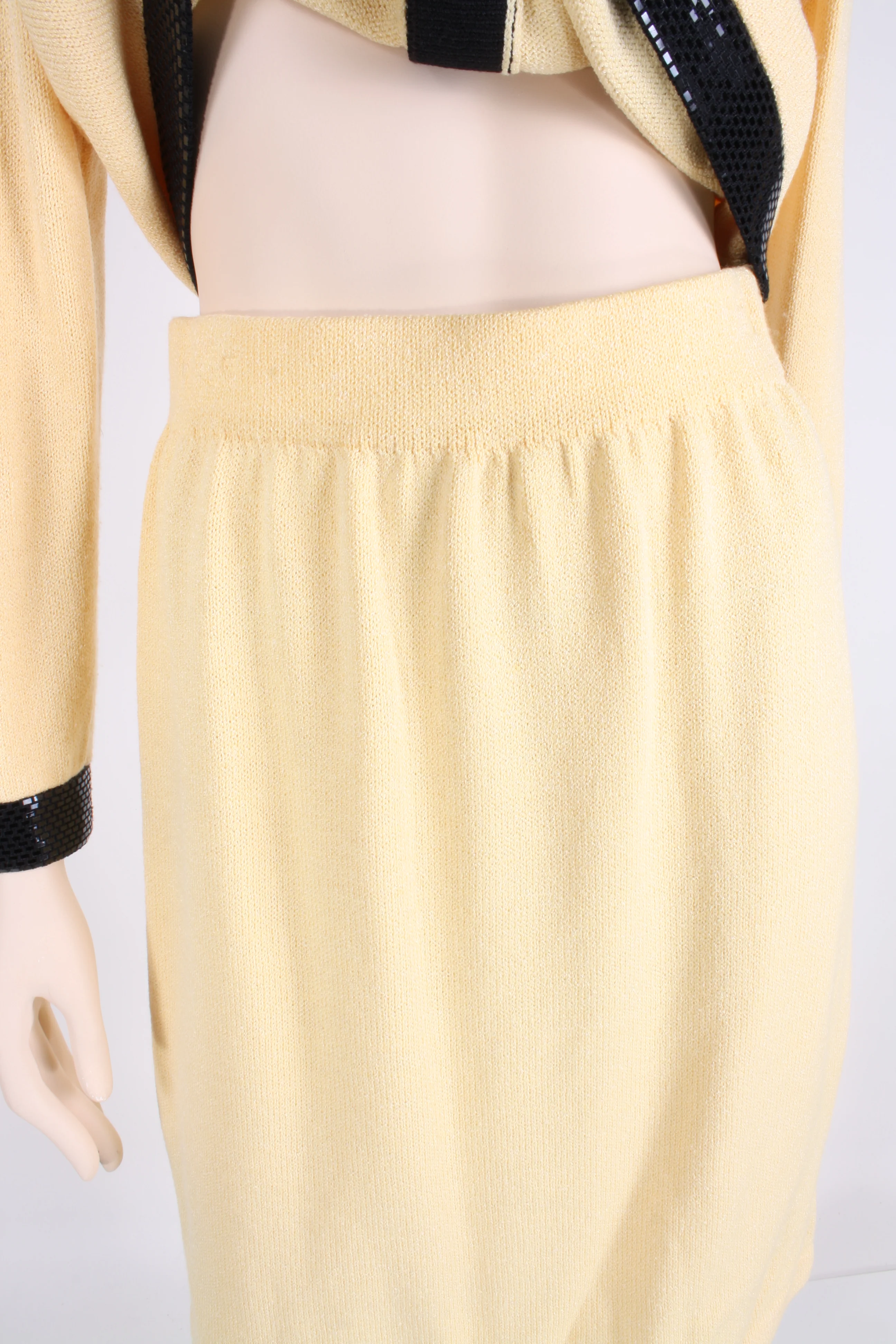 80s/90s Cream Santana Knit Sequin Jacket Skirt Suit Set By St. John - Image 8