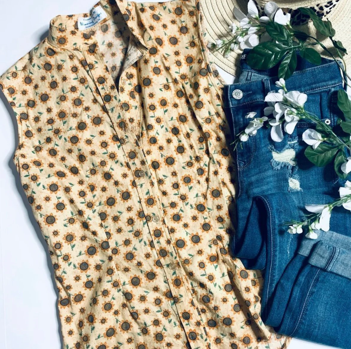 80s/90s Custom Made Sunflower Sleeveless Button Up Blouse By Winning Designs - Image 6