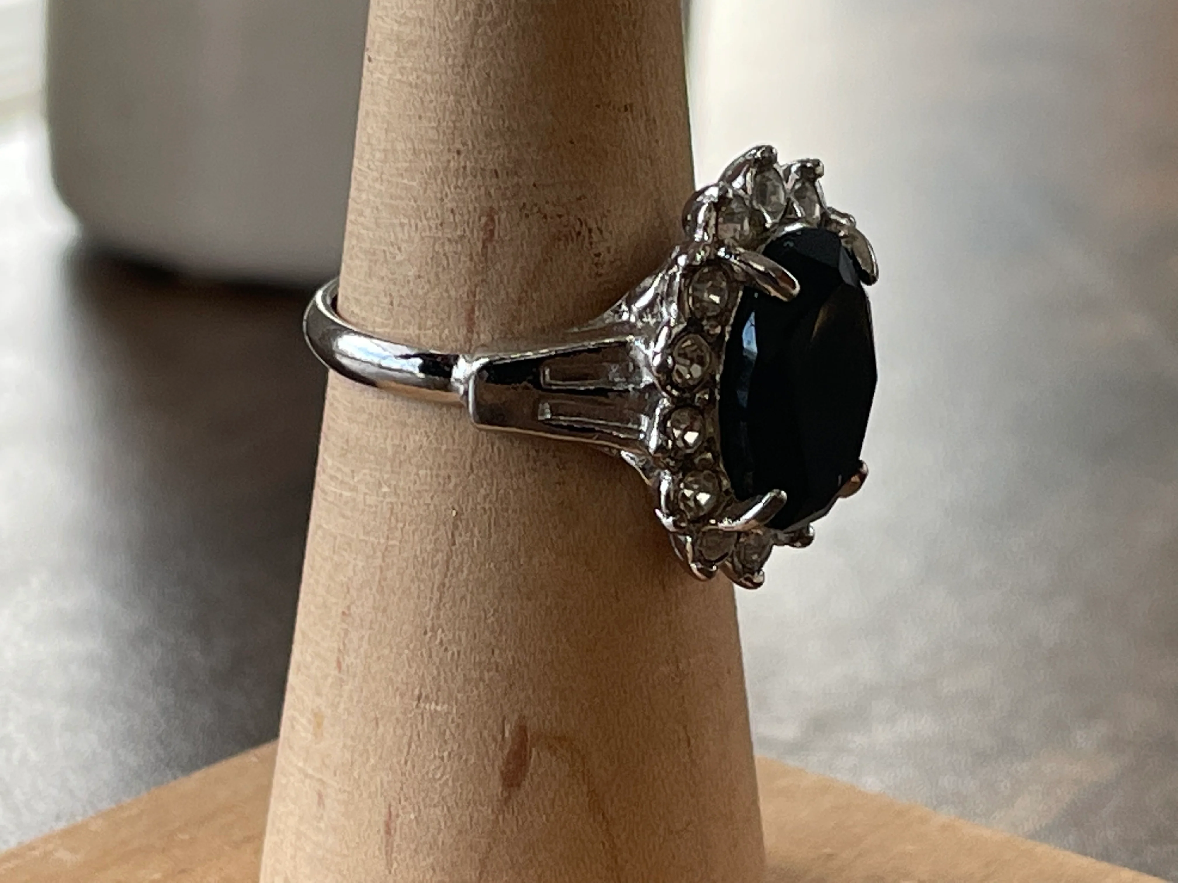 80s/90s Cz Andblack Rhinestone Cocktail Ring By Avon - Image 10