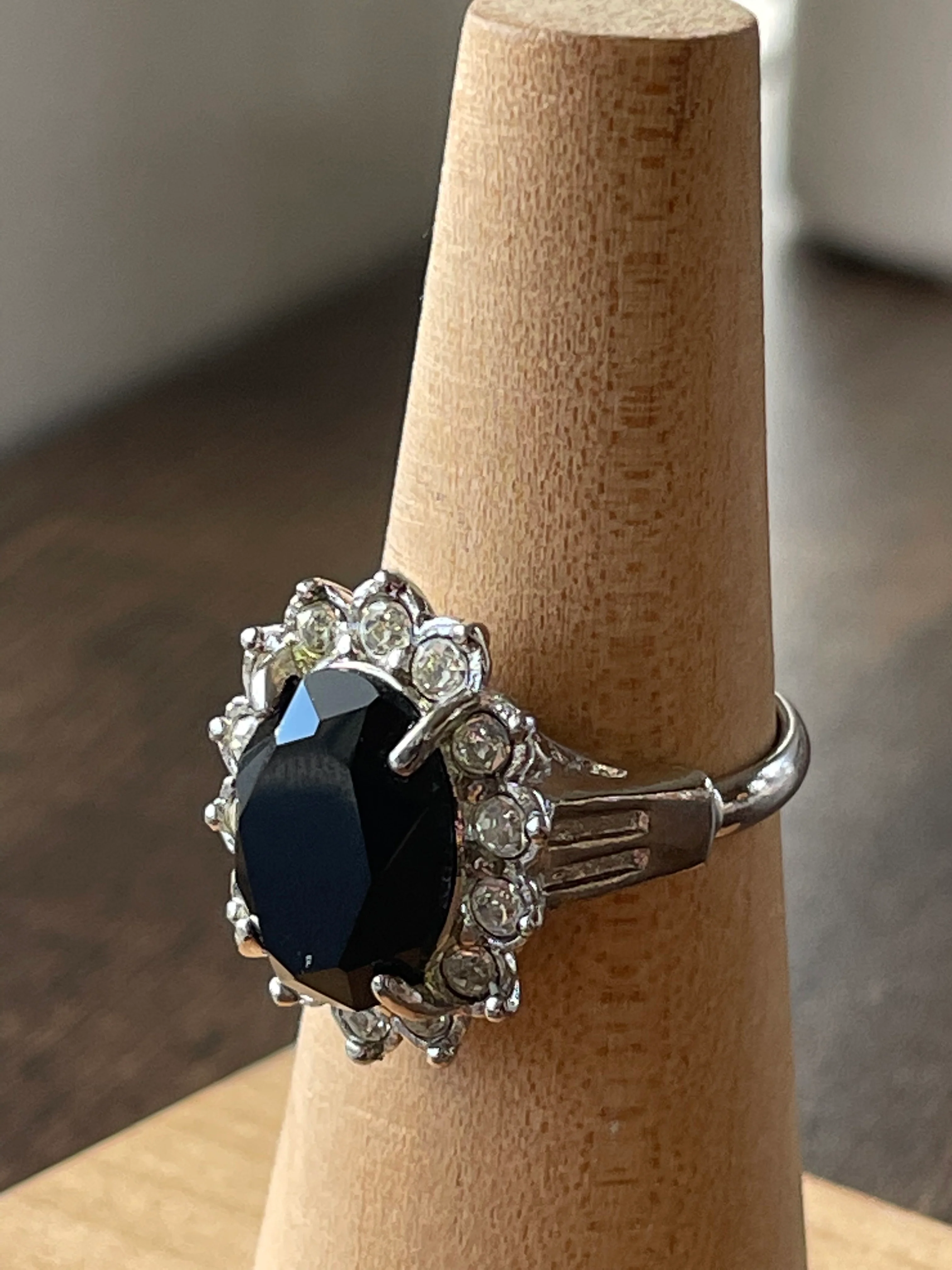 80s/90s Cz Andblack Rhinestone Cocktail Ring By Avon - Image 5