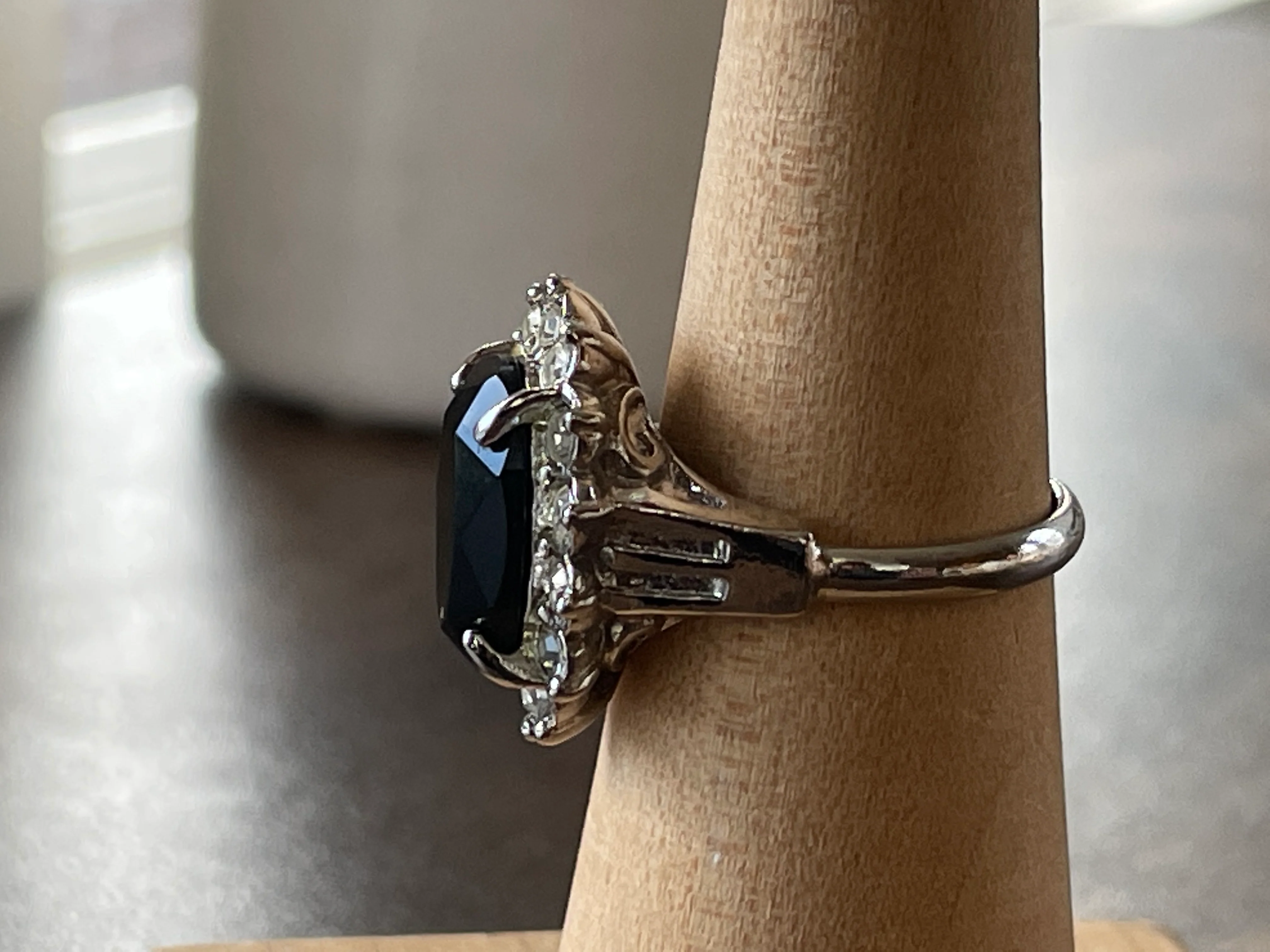 80s/90s Cz Andblack Rhinestone Cocktail Ring By Avon - Image 7