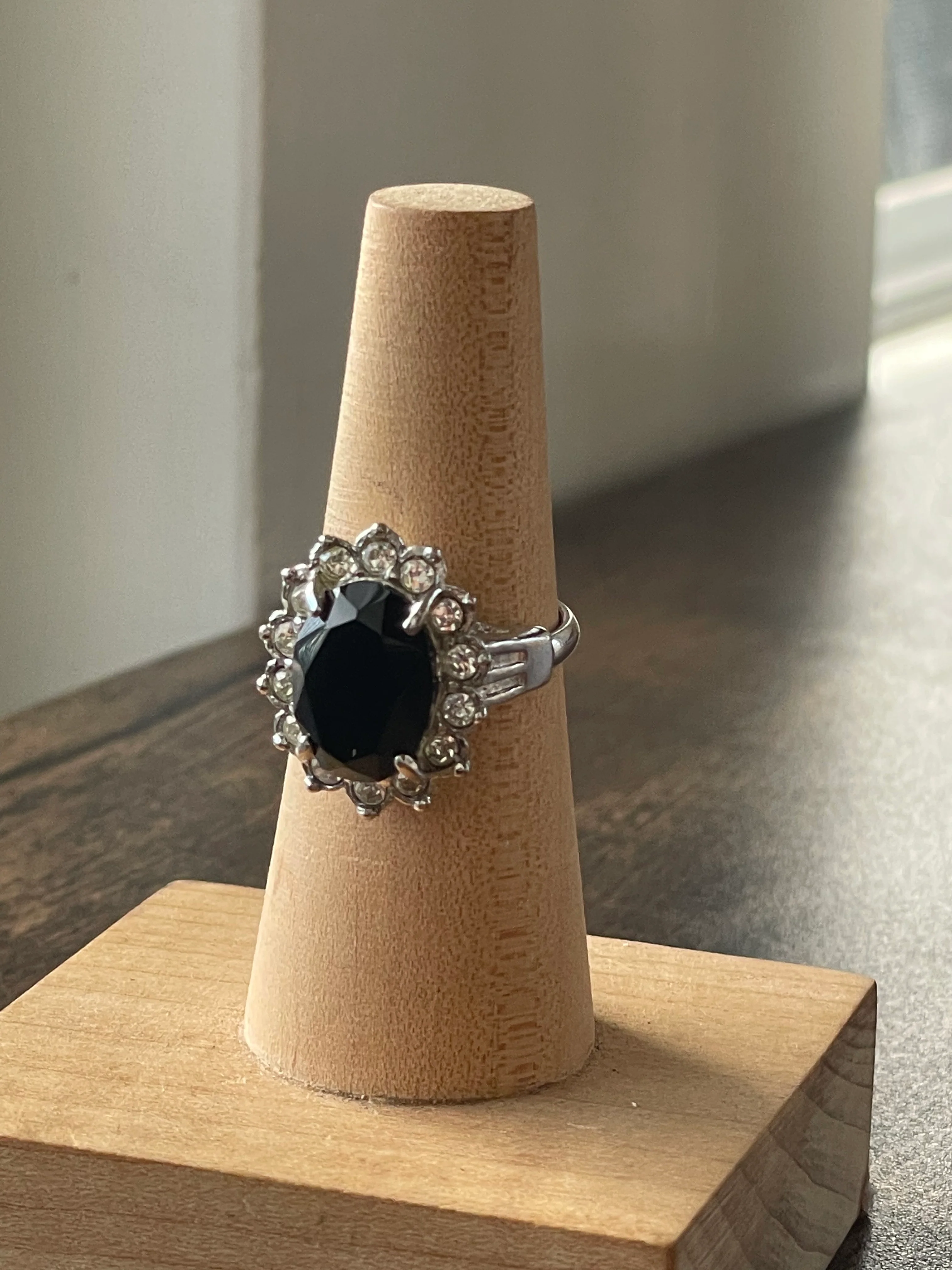 80s/90s Cz Andblack Rhinestone Cocktail Ring By Avon - Image 8