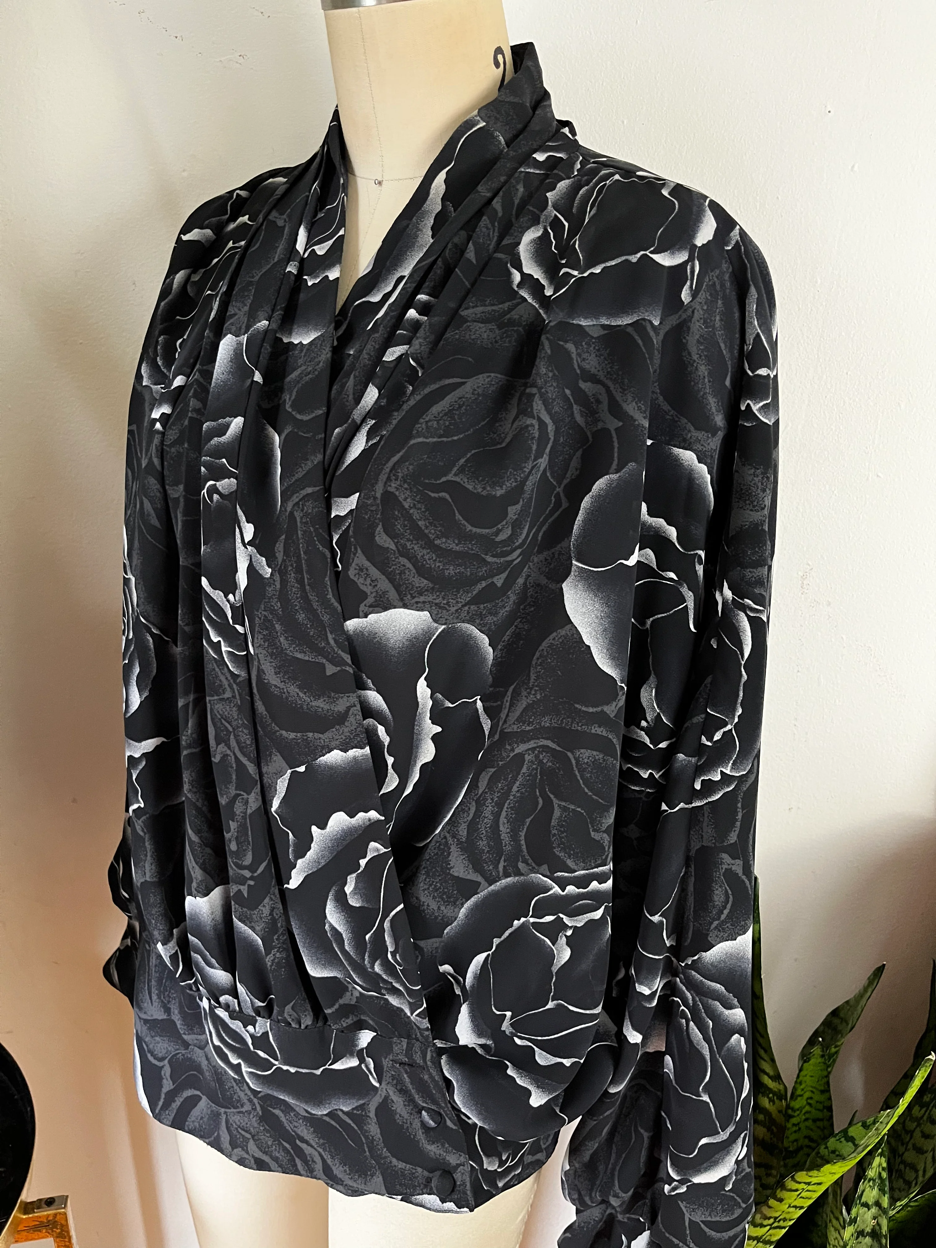 80s/90s Drapey Painter Blouse Rosebud Floral Blouse Wrap By Chaus - Image 5