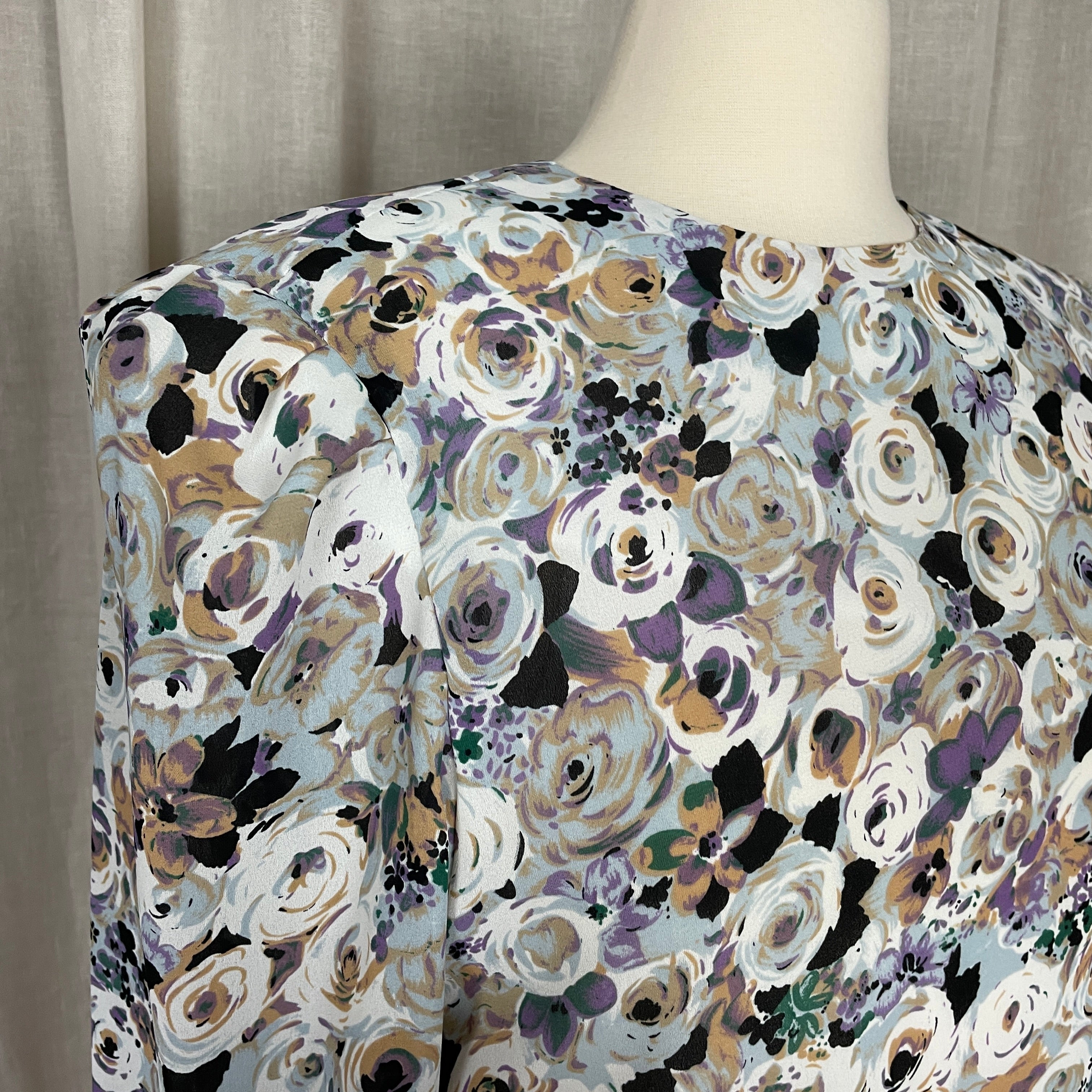 80s/90s Dress Medium Gray White Floral Long Sleeve Ruffle By Liz Roberts - Image 8