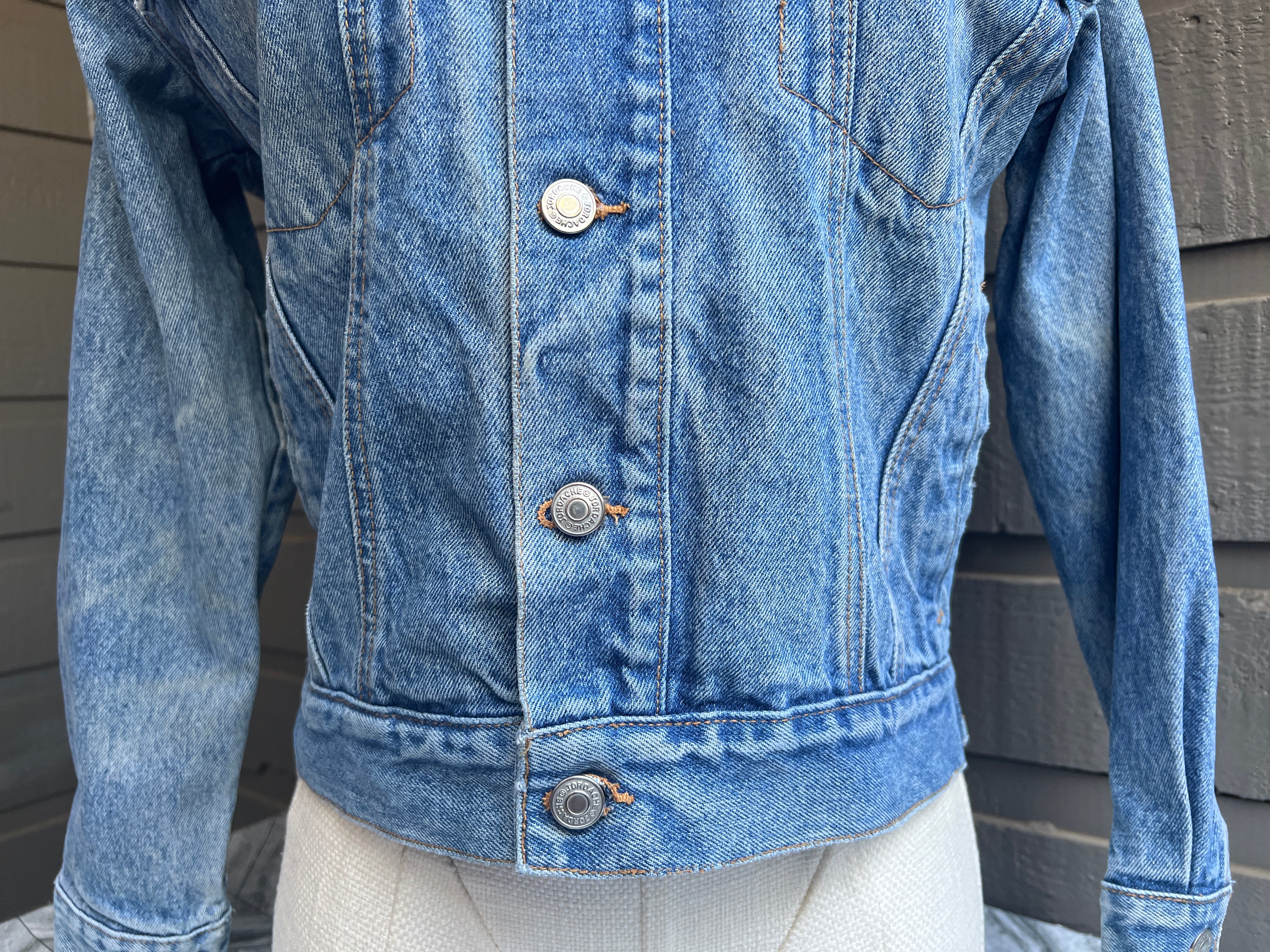 80s/90s Fitted Blue Denim Distressed Jean Jacket By Jordache - Image 5