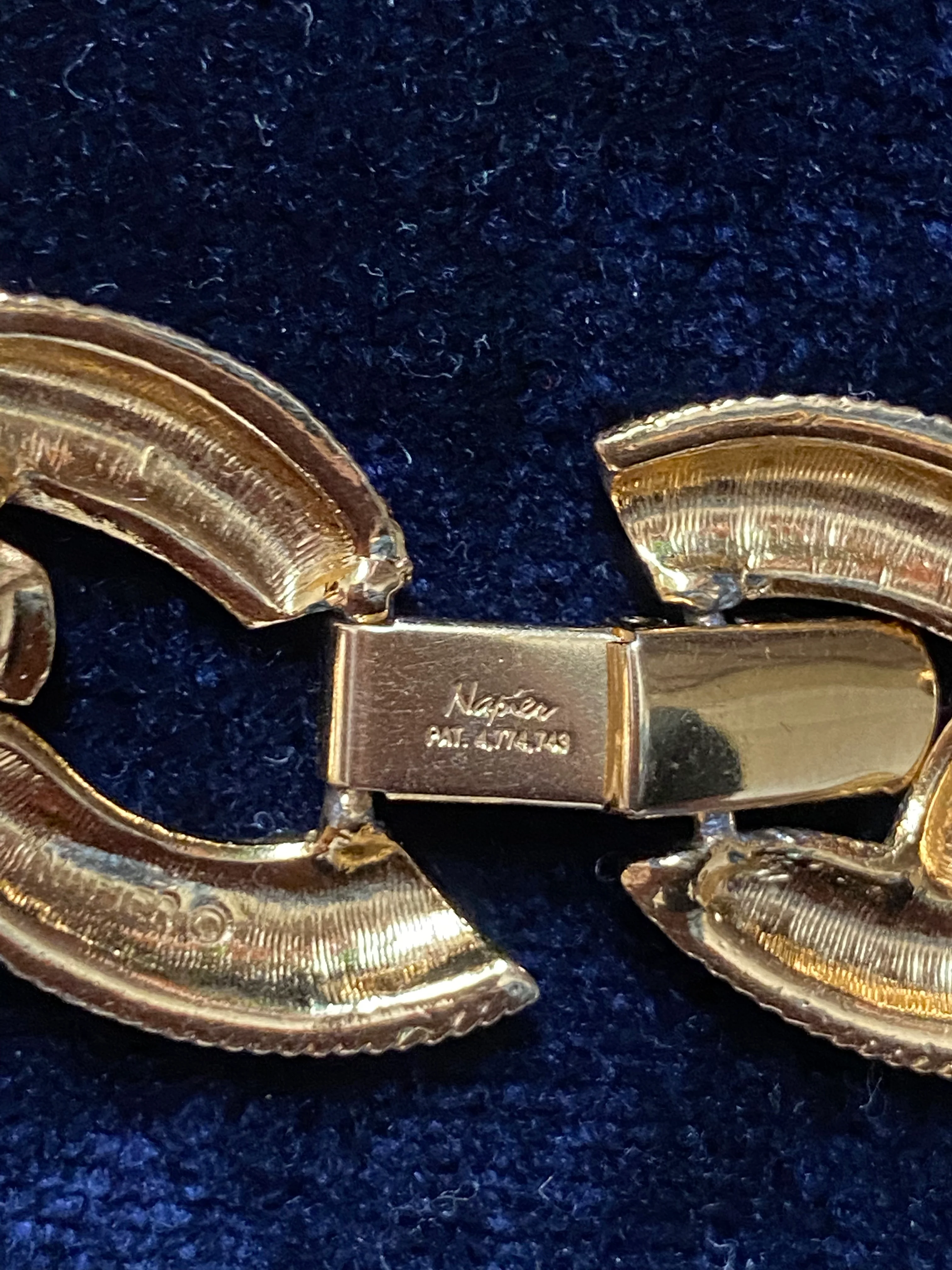 80s/90s Gold Curb Link Necklace By Napier - Image 5