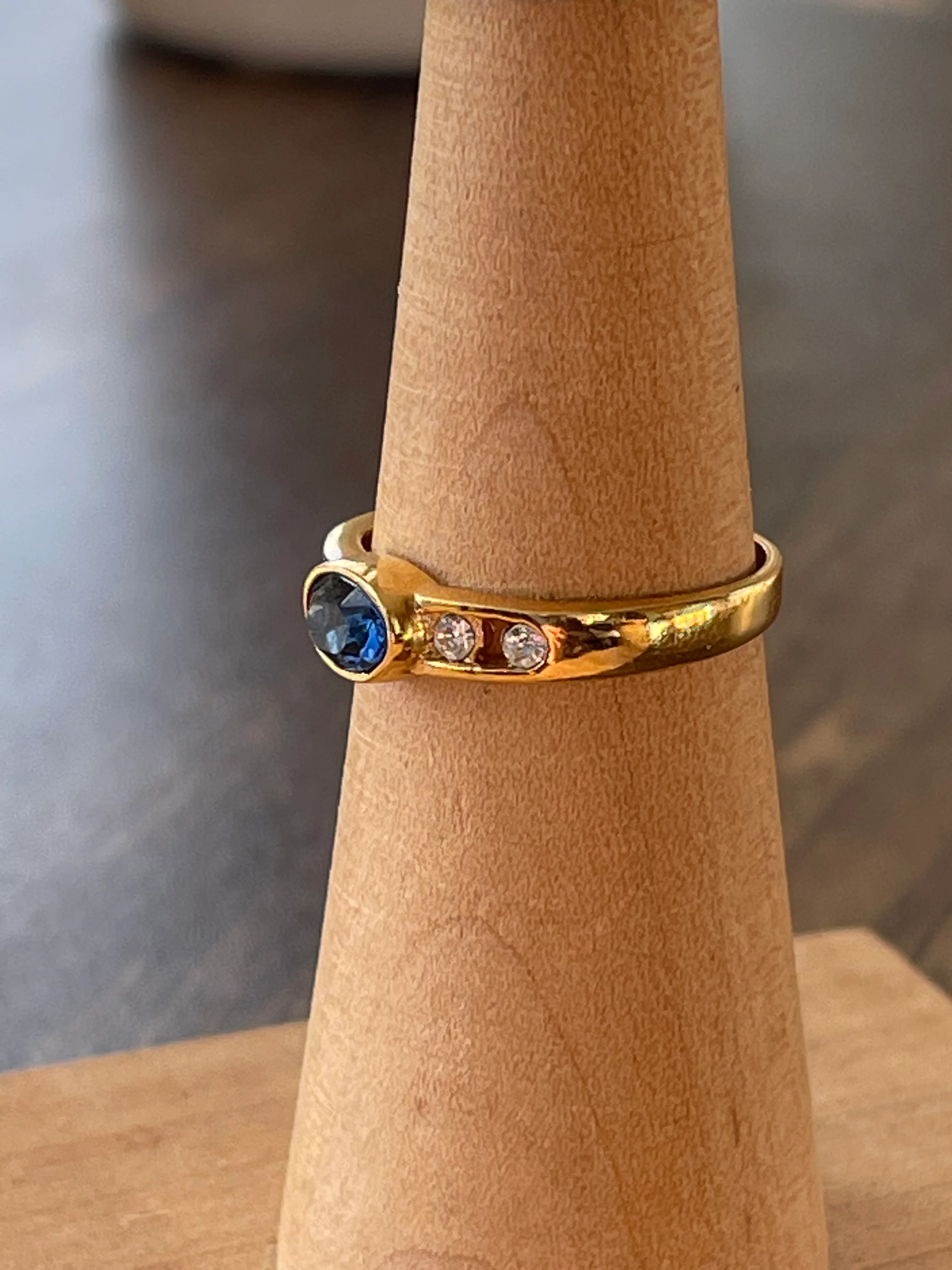 80s/90s Gold Plated Sapphire Ring - Image 5