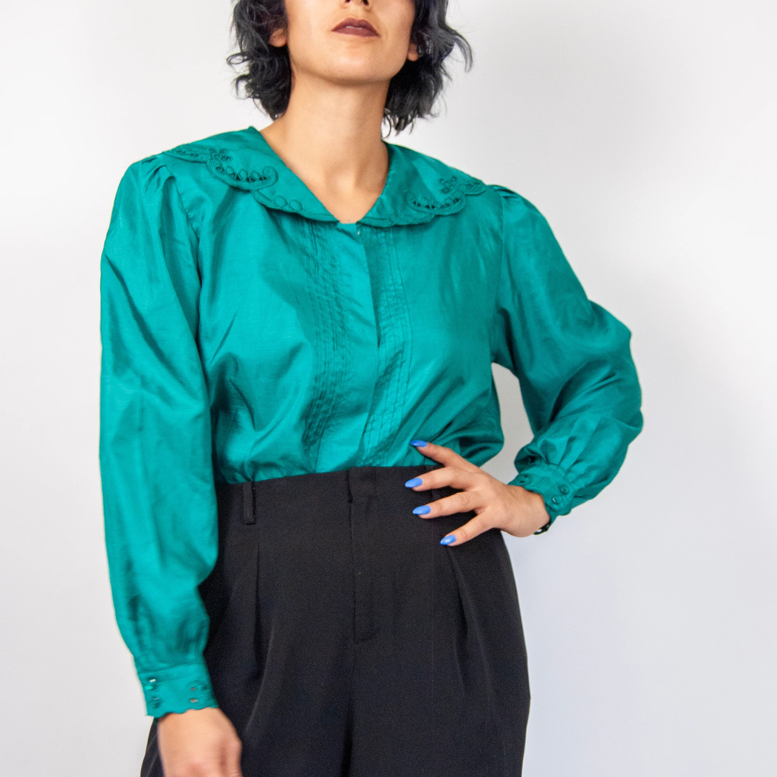 80s/90s Green Eyelet Collar Button Down Blouse By Karen Scott - Image 4