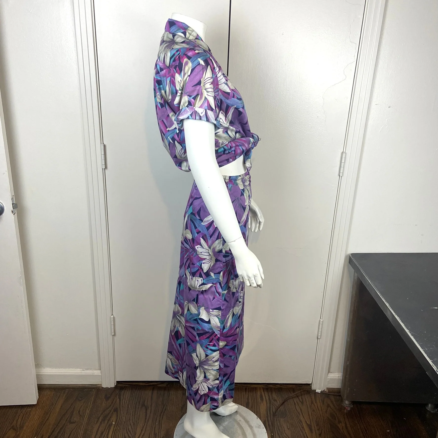 80s/90s Hawaiian Floral Wrap Skirt Top Shirt Matching Set By Doncaster - Image 6