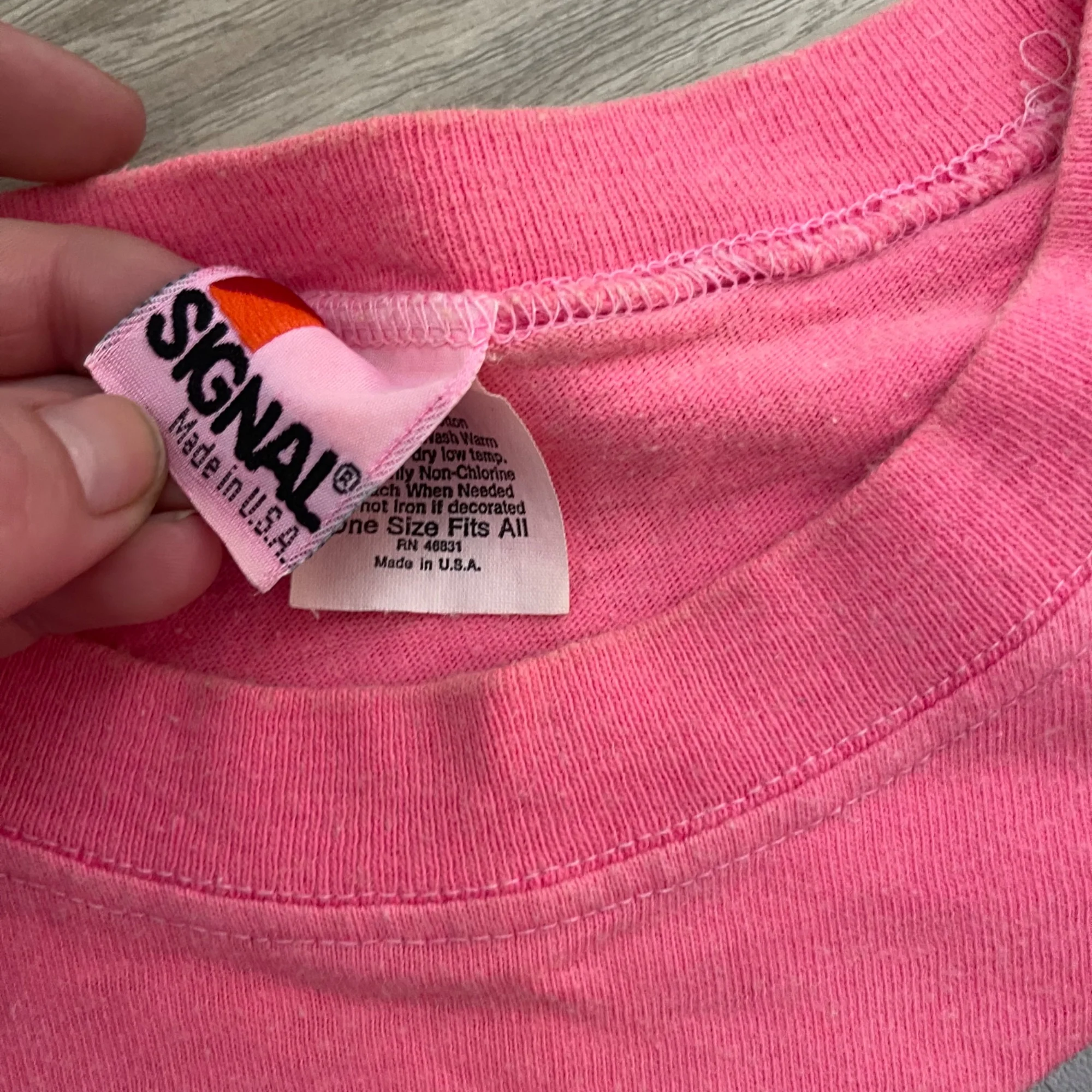 80s/90s Hot Pink Oversized Ski Aspen Vail Crop Top By Signal - Image 3