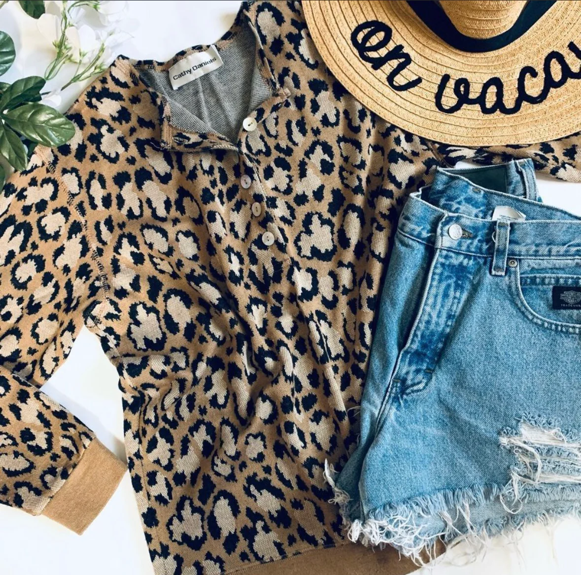 80s/90s Leopard Print Long Sleeve Henley Top By Cathy Daniels - Image 3