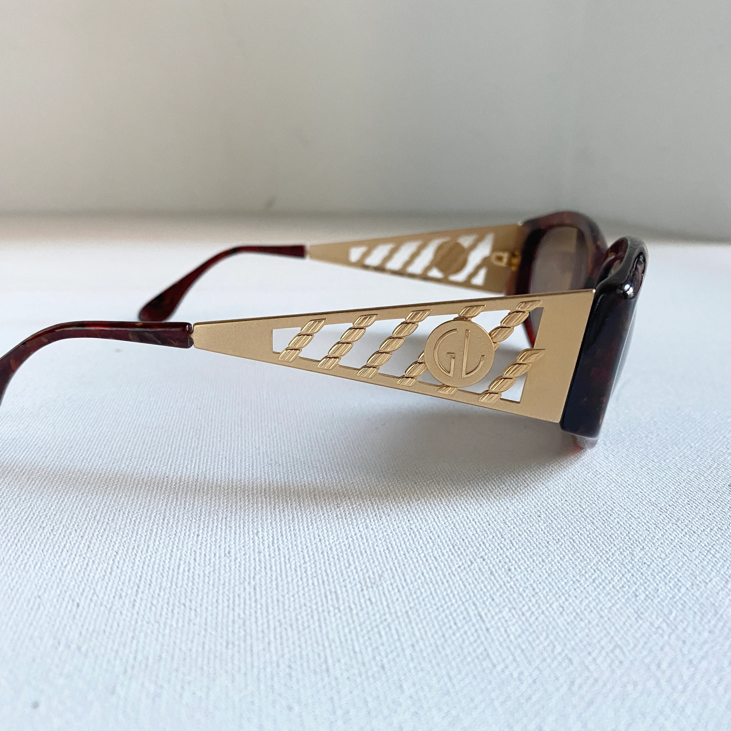80s/90s Maximalist Brown Gold Frame Sunglasses By Guy Laroche - Image 8