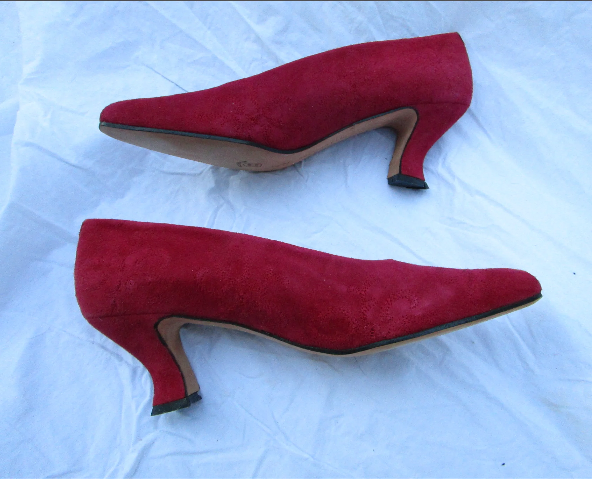 80s/90s Red Suede Shoes With Louis Heels Unworn N I B Deco By Kenneth Cole - Image 4