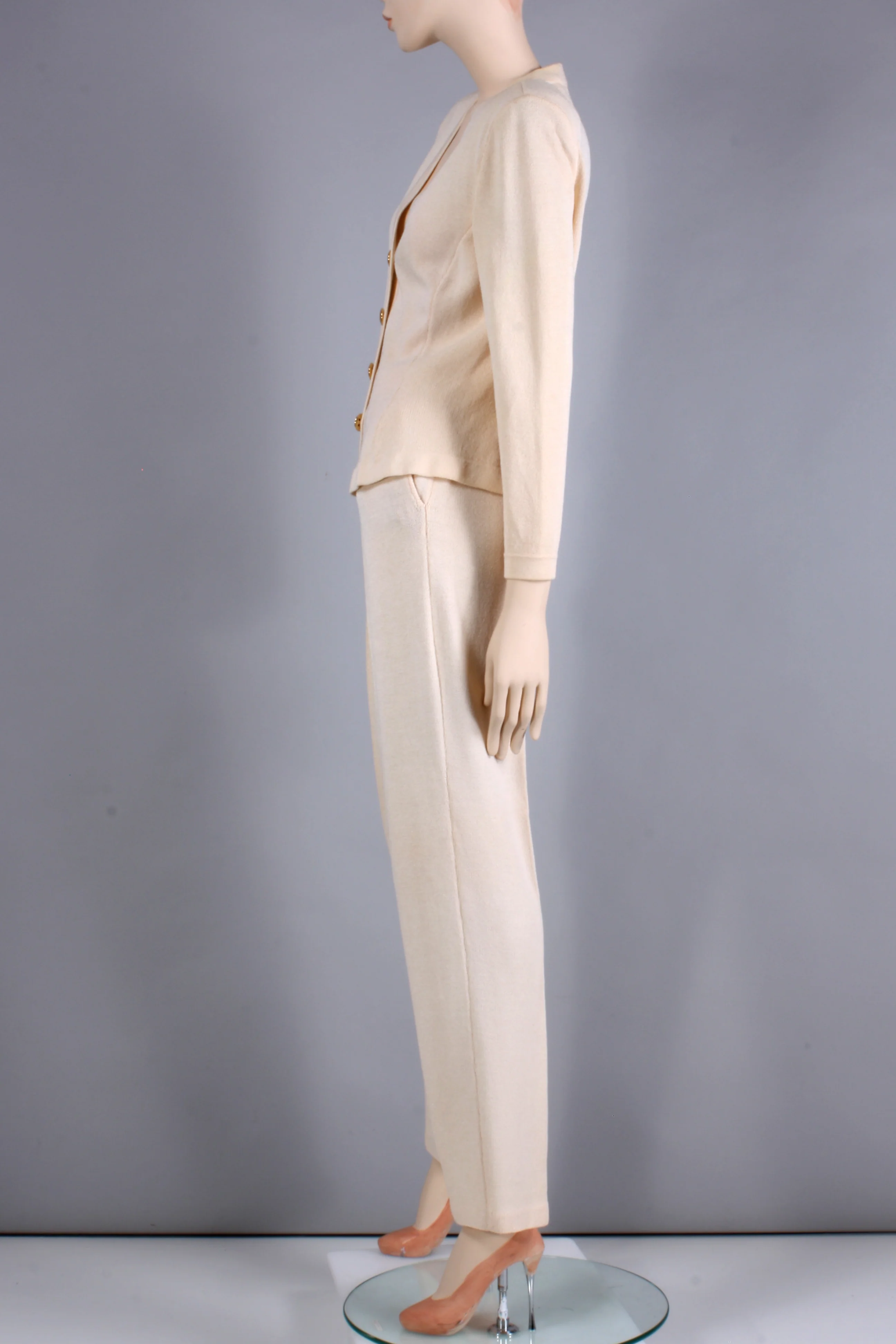 80s/90s Off White Santana Knit Cardigan Top Pant Suit Set By St. John - Image 8