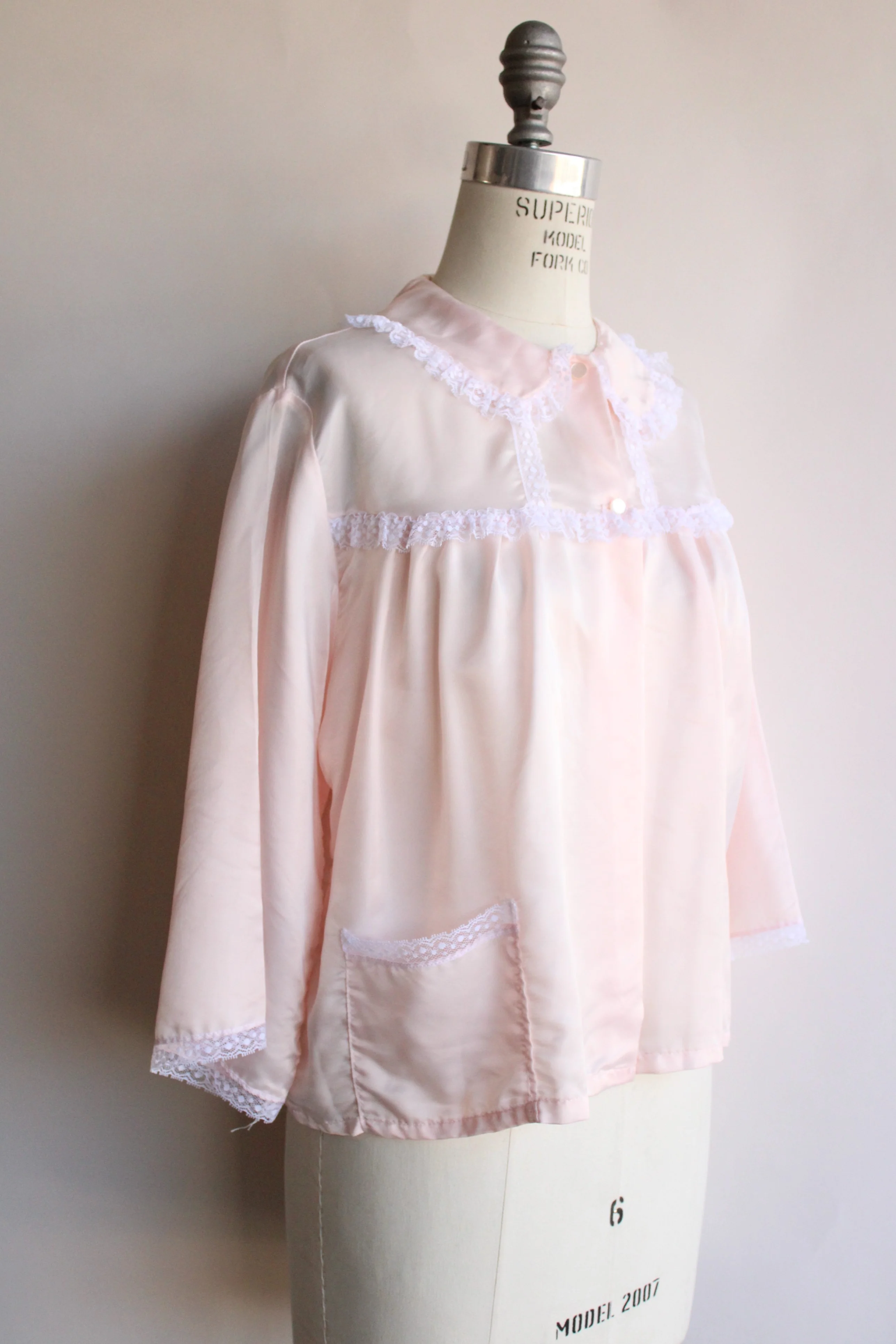 80s/90s Pink Satin And Lace Bed Jacket By Nanette Undies - Image 6