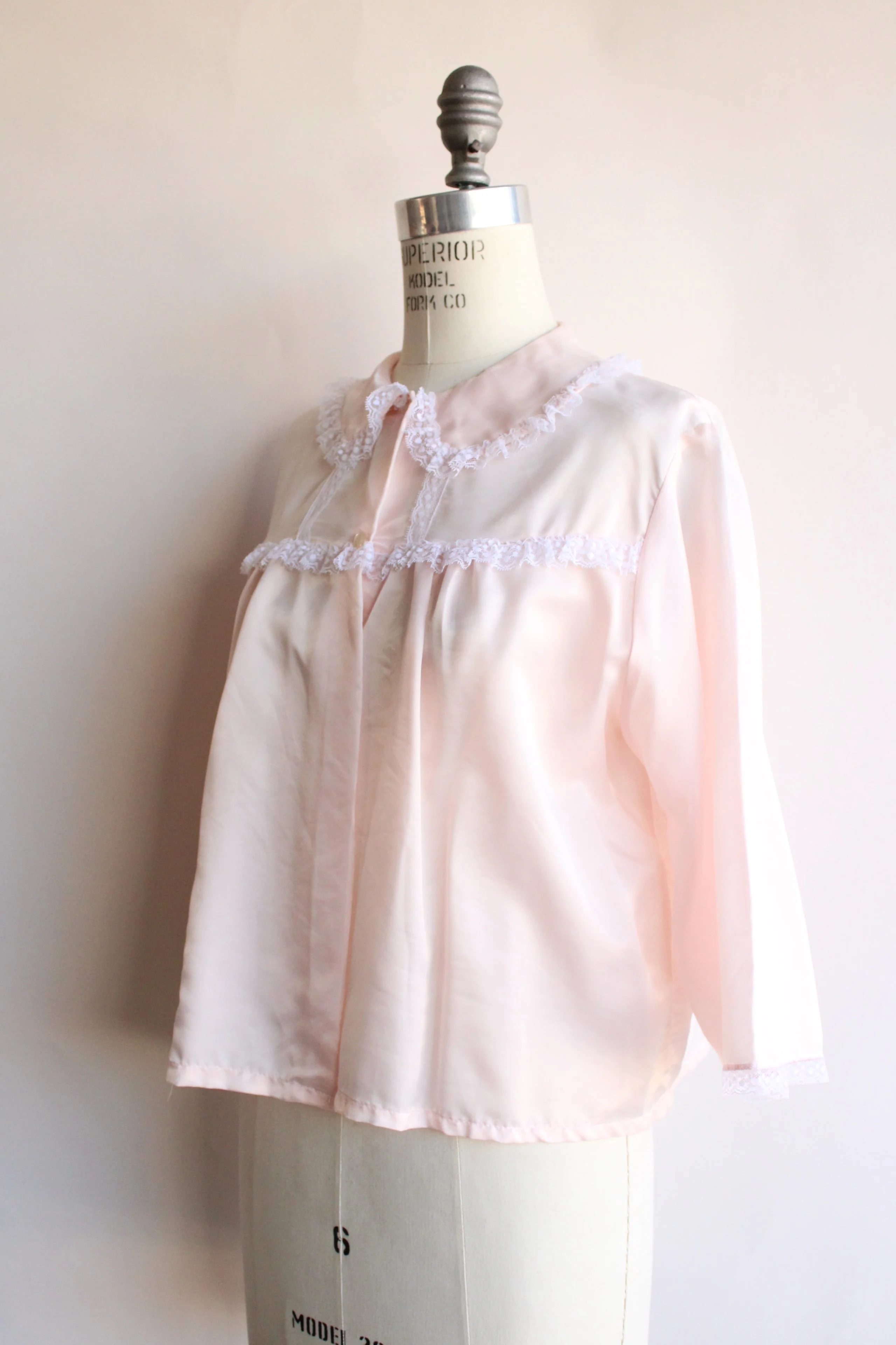 80s/90s Pink Satin And Lace Bed Jacket By Nanette Undies - Image 8