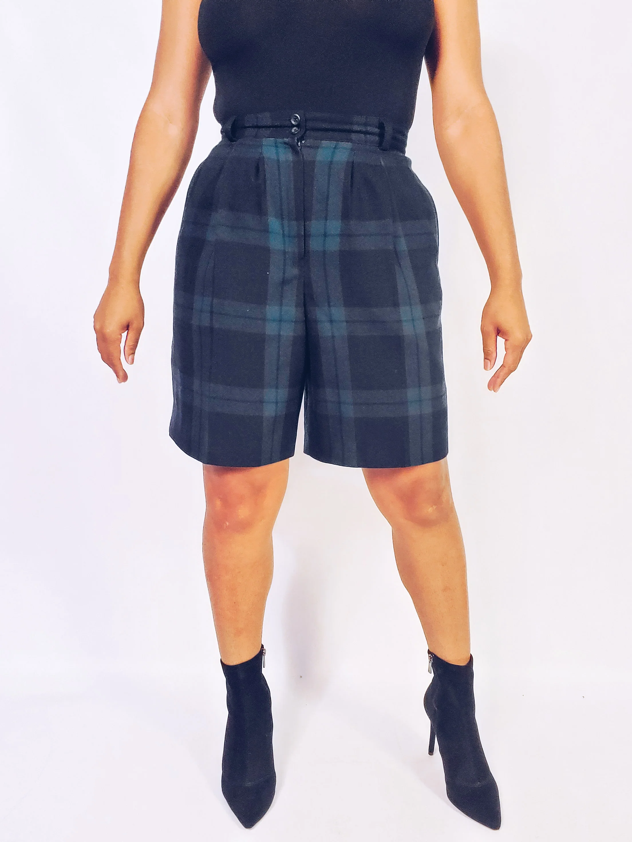 80s/90s Plaid Bermuda Shorts By Donnybrook - Image 4