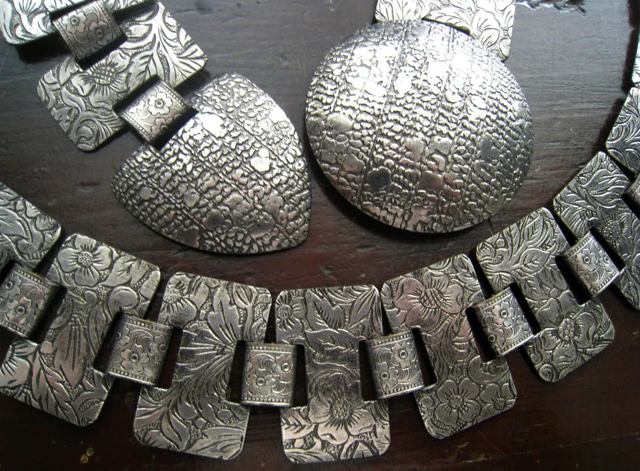 80s/90s Rare Floral Embossed Silver Link Bling Chain Belt By Sarah Cov - Image 3