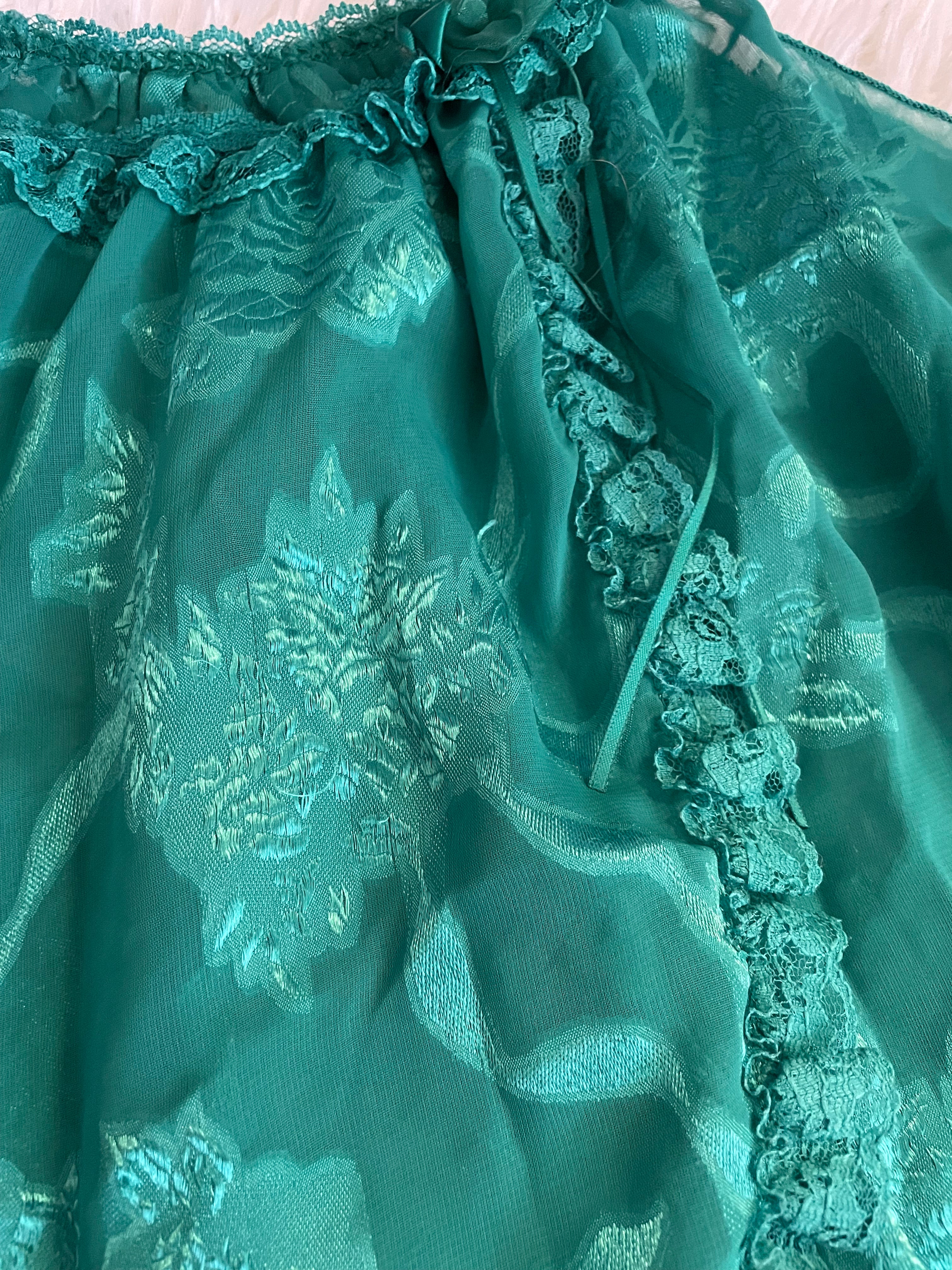 80s/90s Sheer Floral Lacy Tulip Hem Top - Image 3