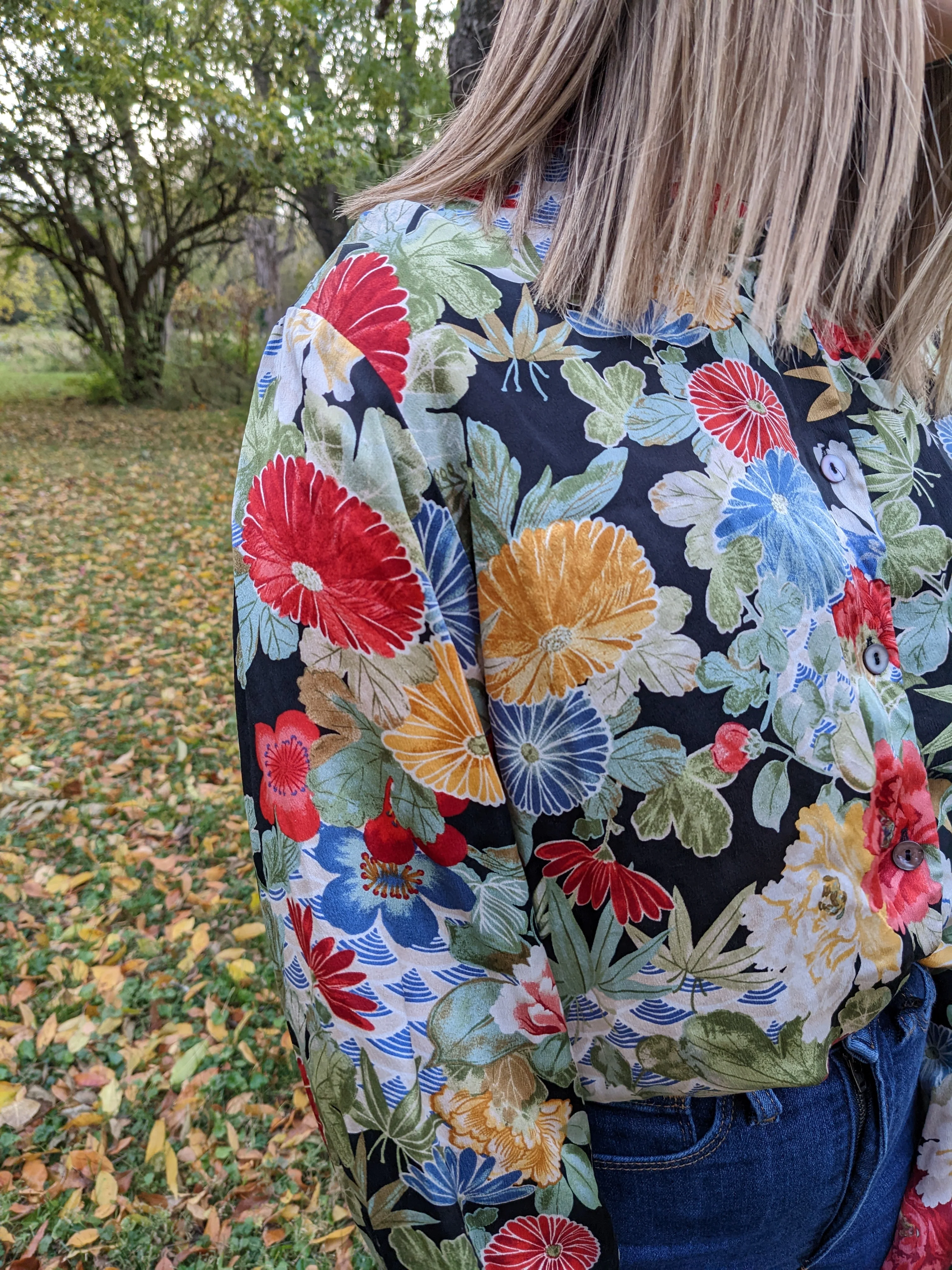80s/90s Silk Floral Button Up Top - Image 4