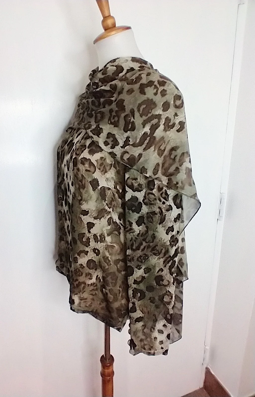 80s/90s Sophisticated Abstract Silk Blouse By Bill Blass - Image 13