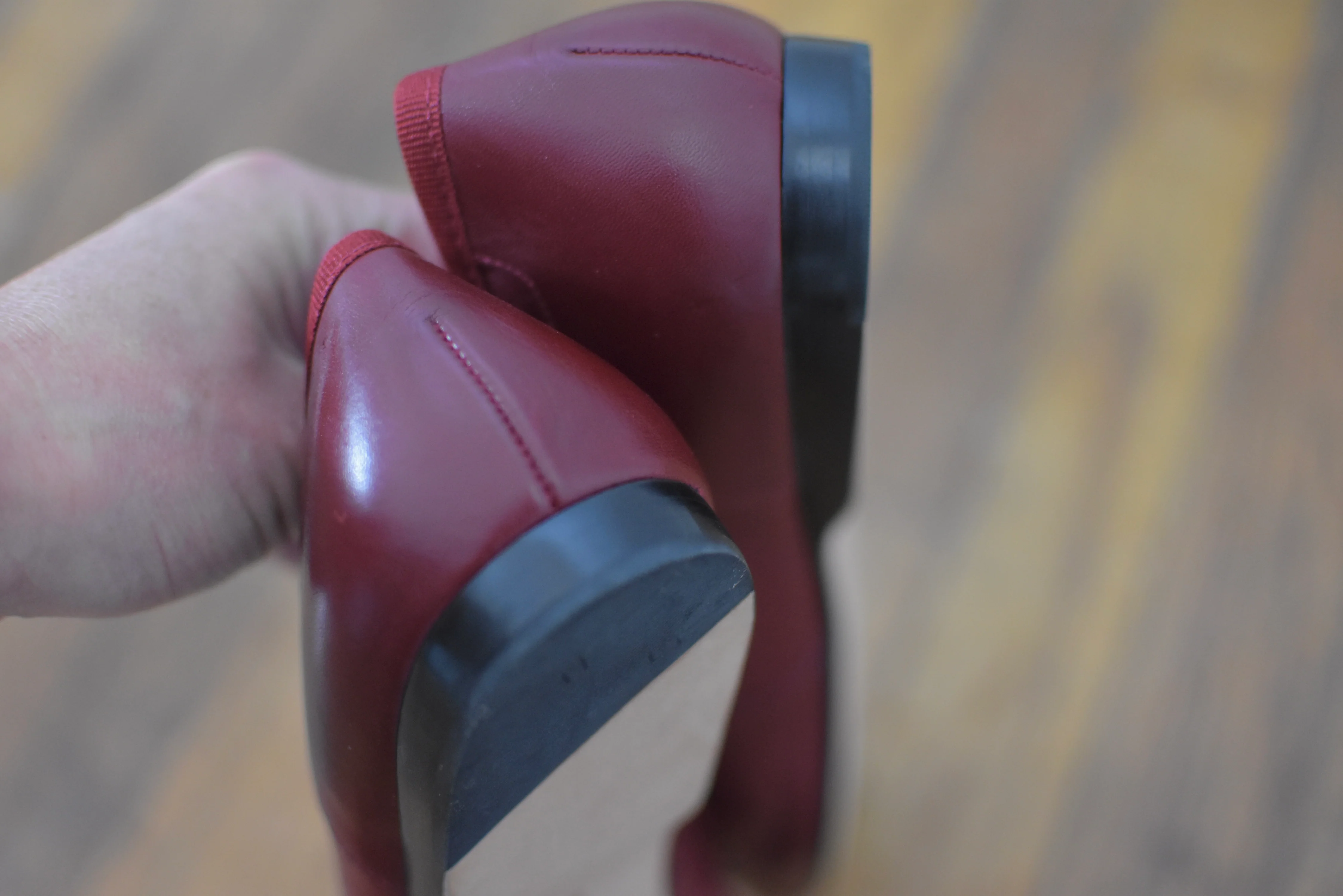 80s/90s Sz 8 1/2  Red Bow Pump Leather by Enzo Angiolini - Image 5