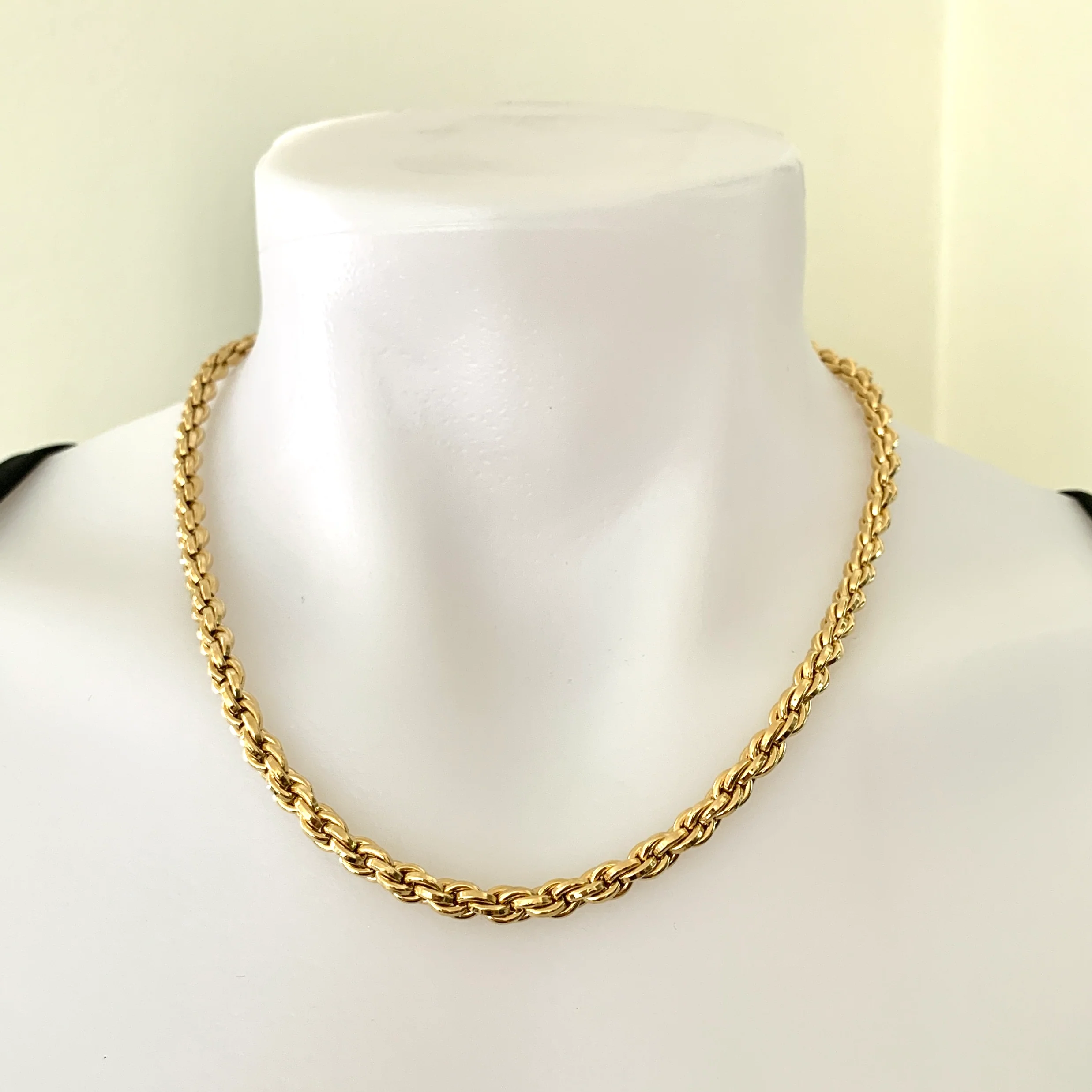 80s/90s Twisted Gold Plated Chain Link Necklace Signed By Monet - Image 3
