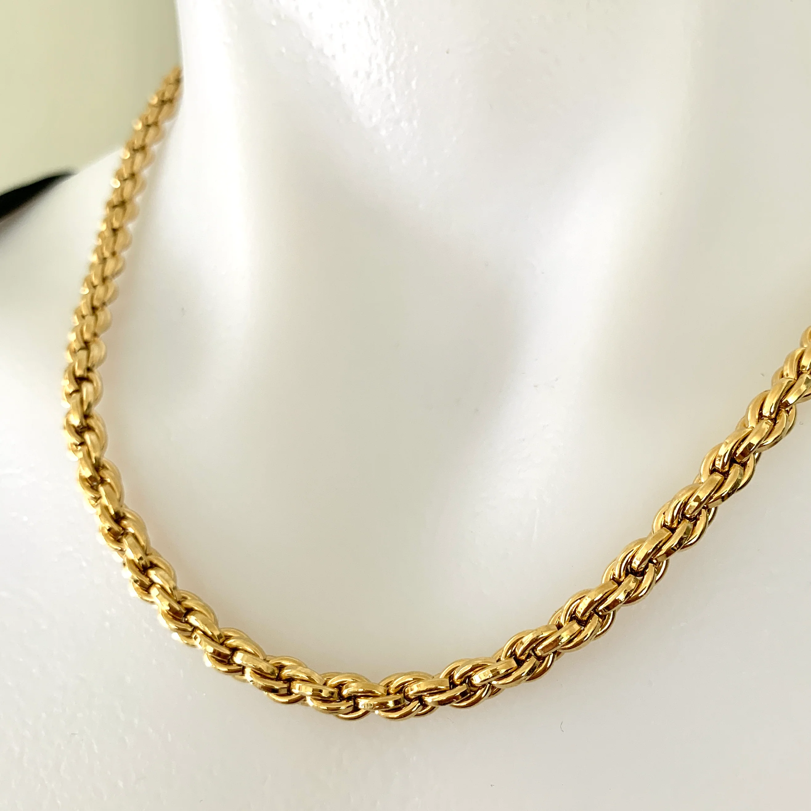 80s/90s Twisted Gold Plated Chain Link Necklace Signed By Monet - Image 8